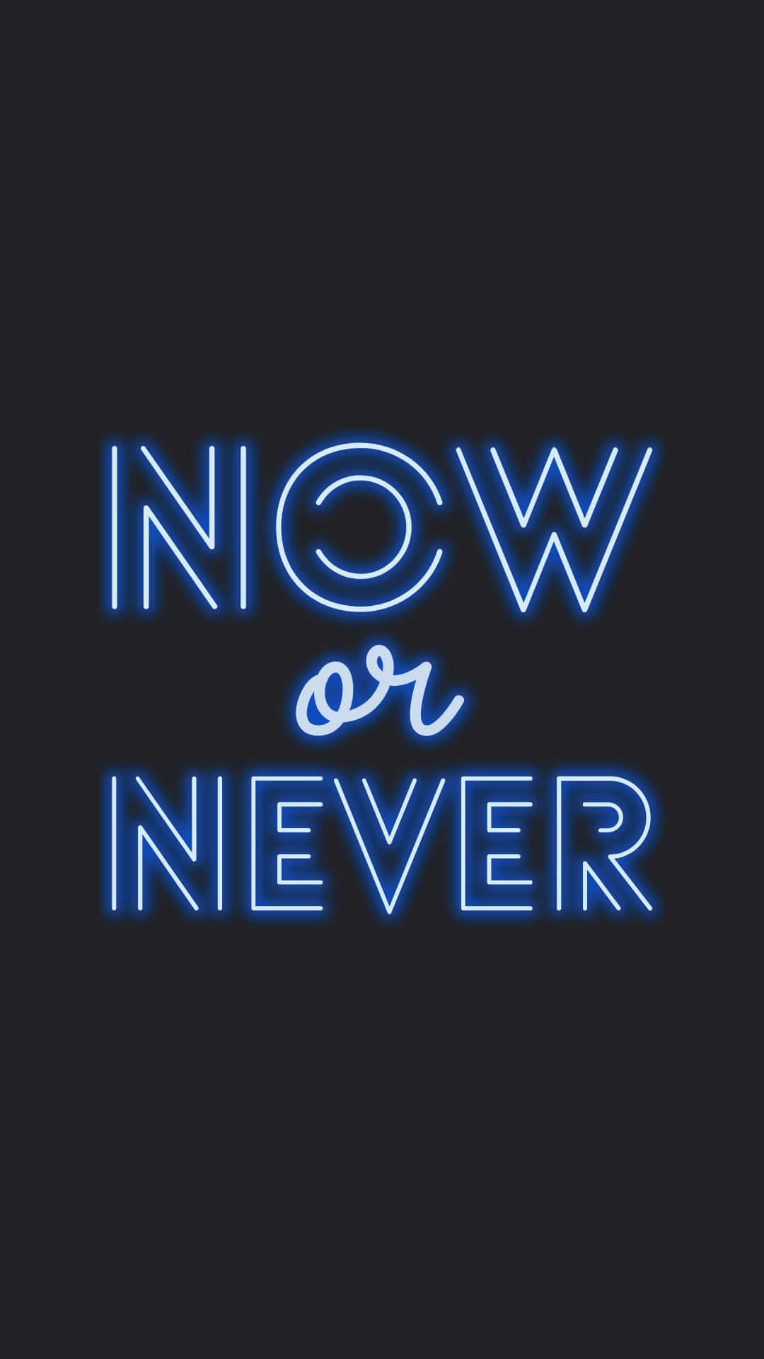sign 桌布 壁紙 — 大膽的藍色霓虹燈文字「NOW or NEVER」在純黑色背景上發光。