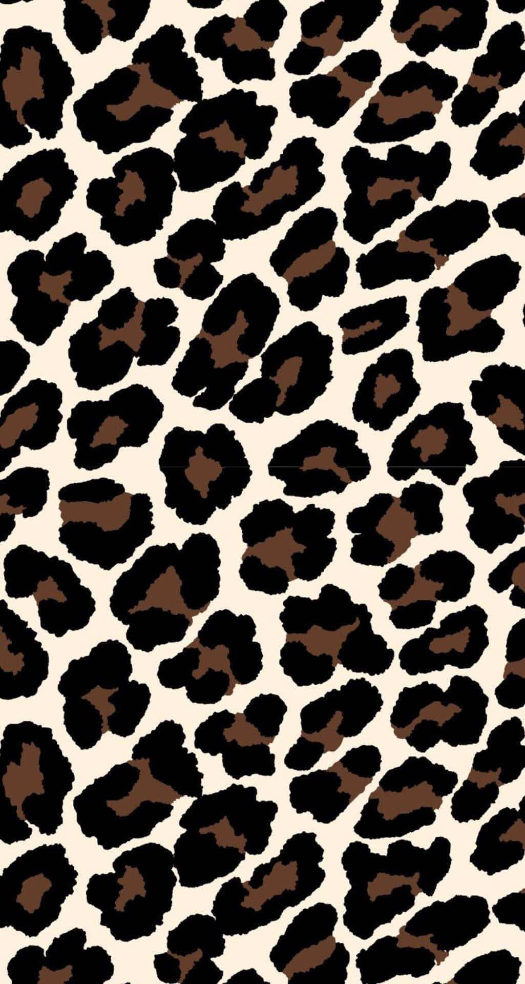 Animal Print 桌布 壁紙 — 大膽的豹紋圖案，在奶油米色背景上帶有黑色和棕色斑點。