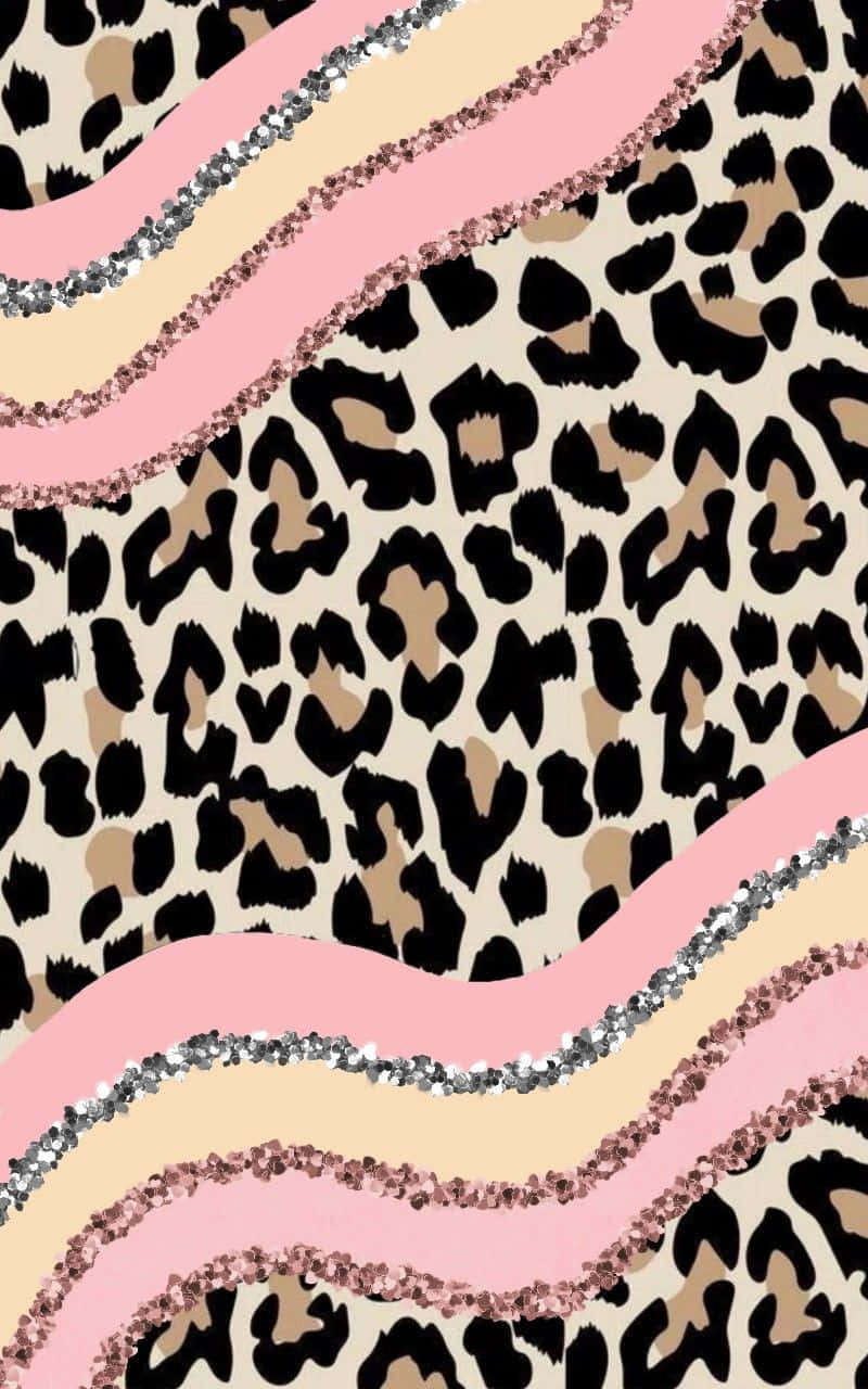 Pink Leopard Print 桌布 壁紙 — 大膽的豹紋壁紙，帶有閃亮的粉紅色和米色波浪條紋，營造出華麗俏皮的圖案。