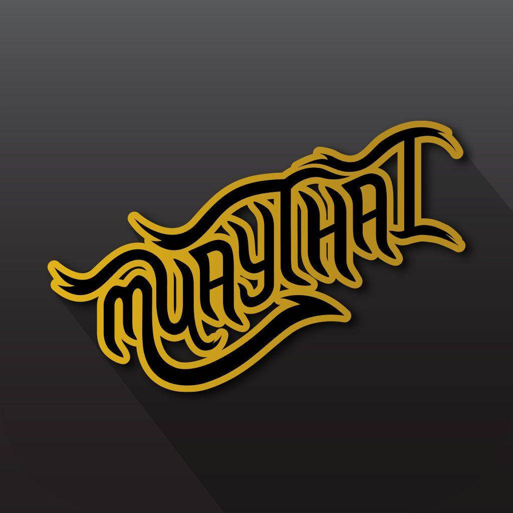 泰國 桌布 壁紙 — 大膽的金色和黑色風格化文字，拼寫出'MAYTHAL'，在深色漸變背景上帶有戲劇性的陰影。