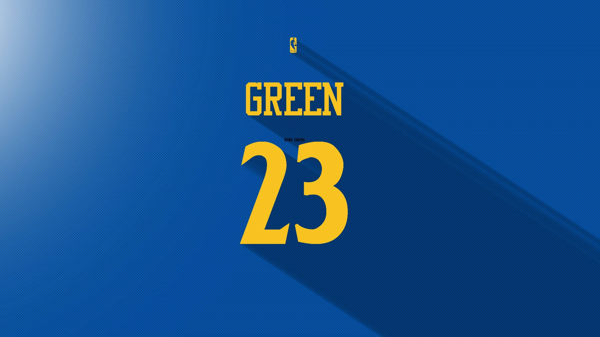 Draymond Green 桌布 壁紙 — 大膽的黃色「GREEN 23」球衣文字在帶有紋理的藍色漸變背景上投下長長的陰影。