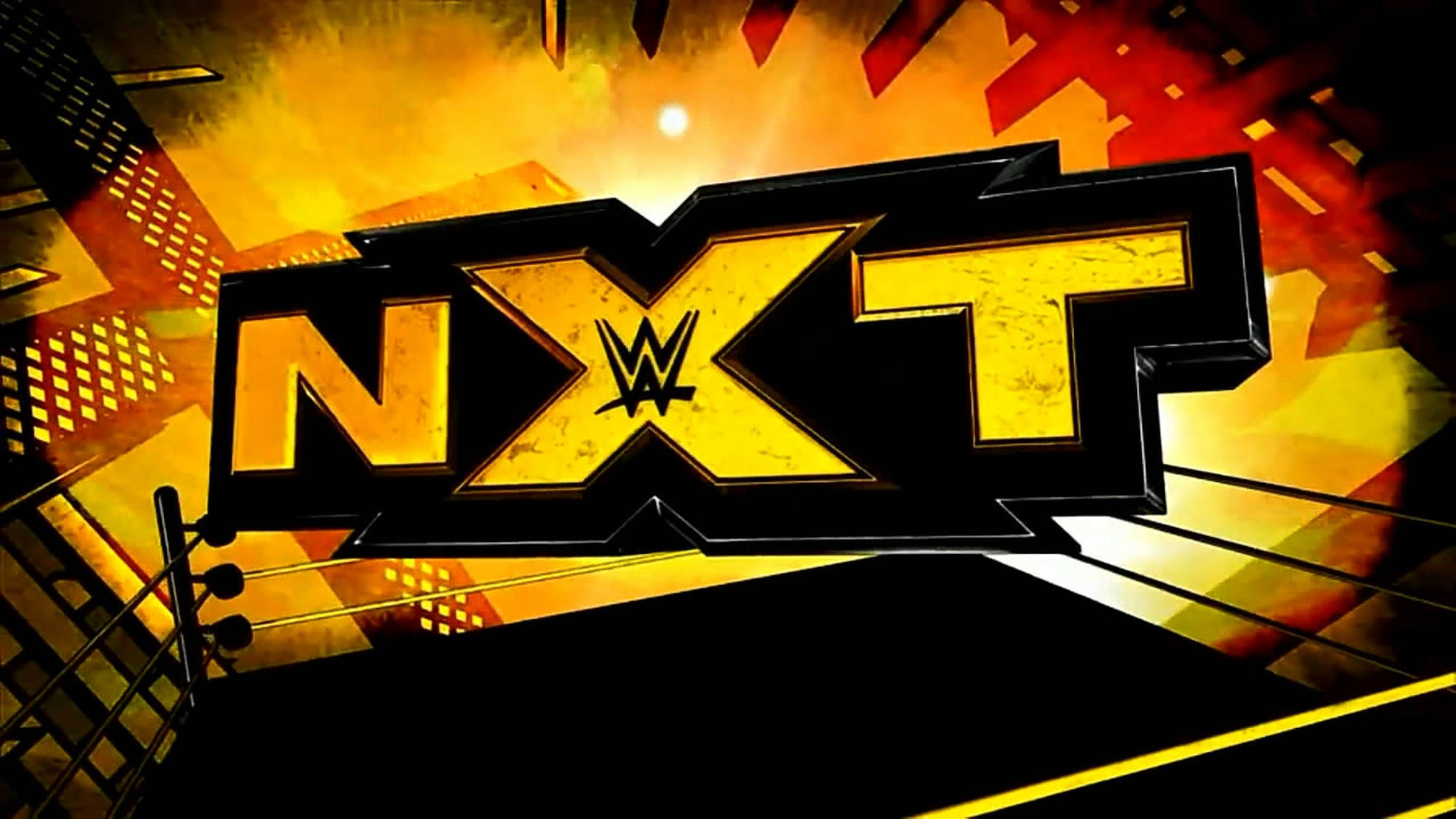nxt 桌布 壁紙 — 大膽的黃色NXT標誌與WWE符號在熾熱的橙色和紅色抽象背景以及前景的摔角擂台繩索襯托下發光。