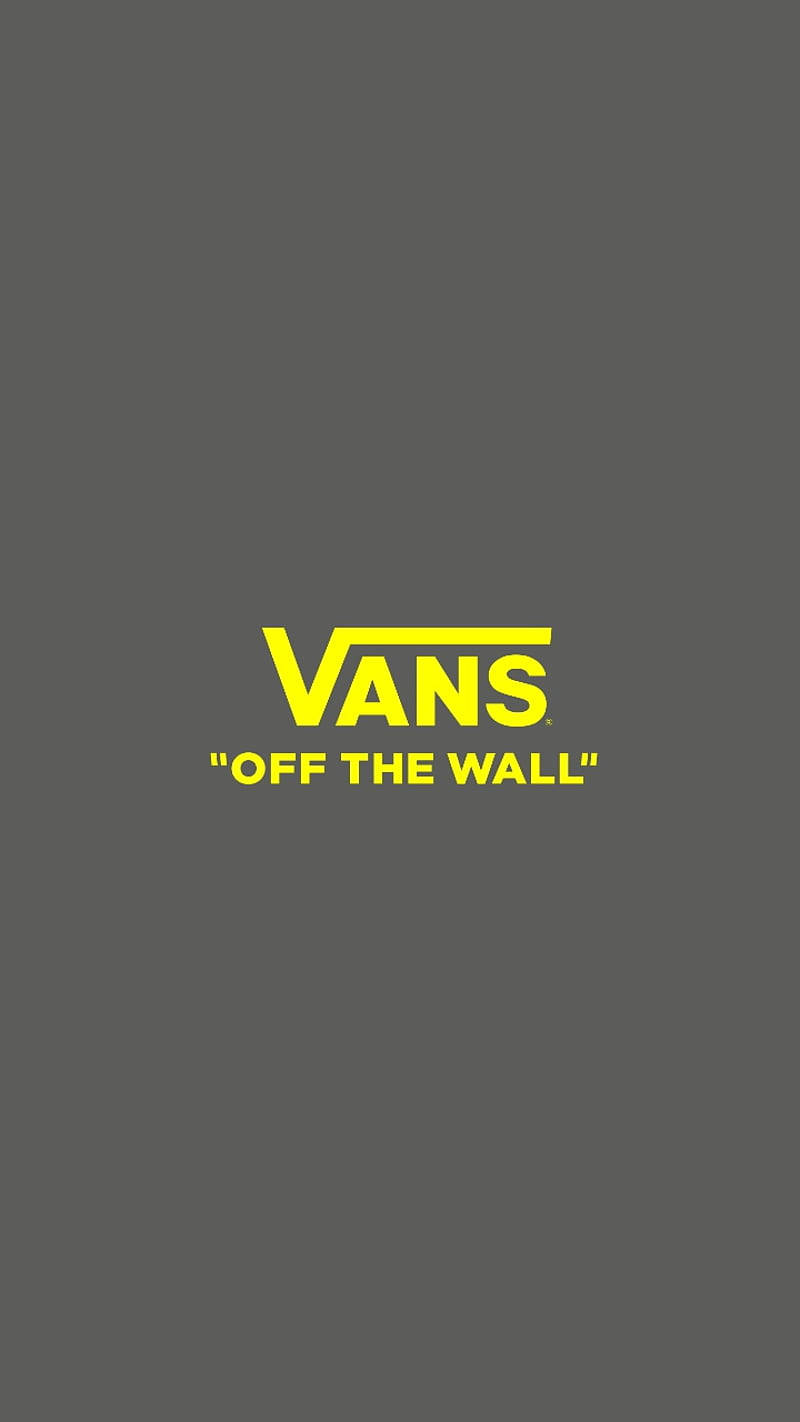 Vans Off The Wall 桌布 壁紙 — 大膽的黃色Vans標誌，帶有「off the wall」標語，居中在純深灰色背景上。