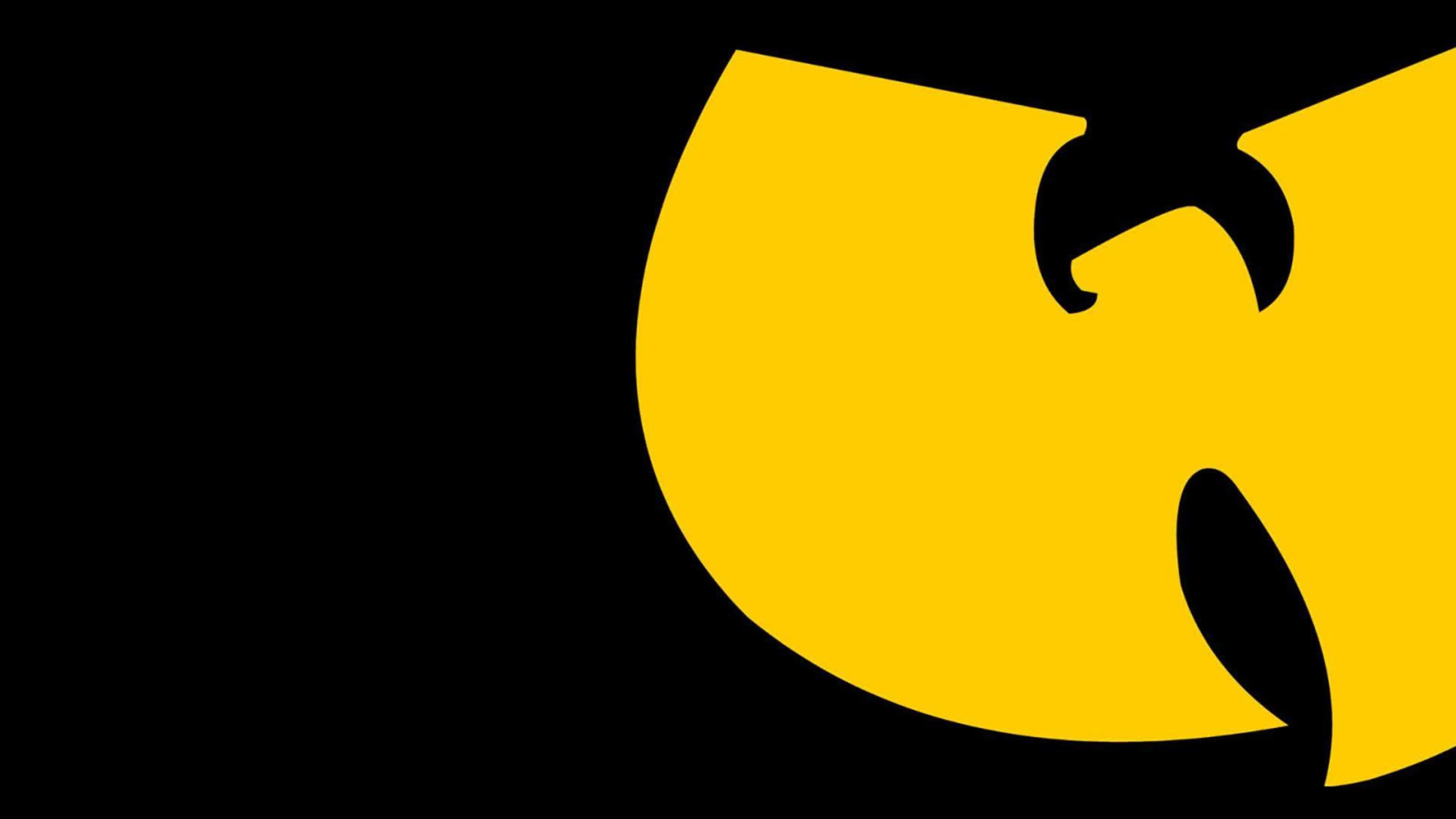 Hip Hop Dance 桌布 壁紙 — 大膽的黃色Wu-Tang Clan標誌與純黑色背景形成鮮明對比。