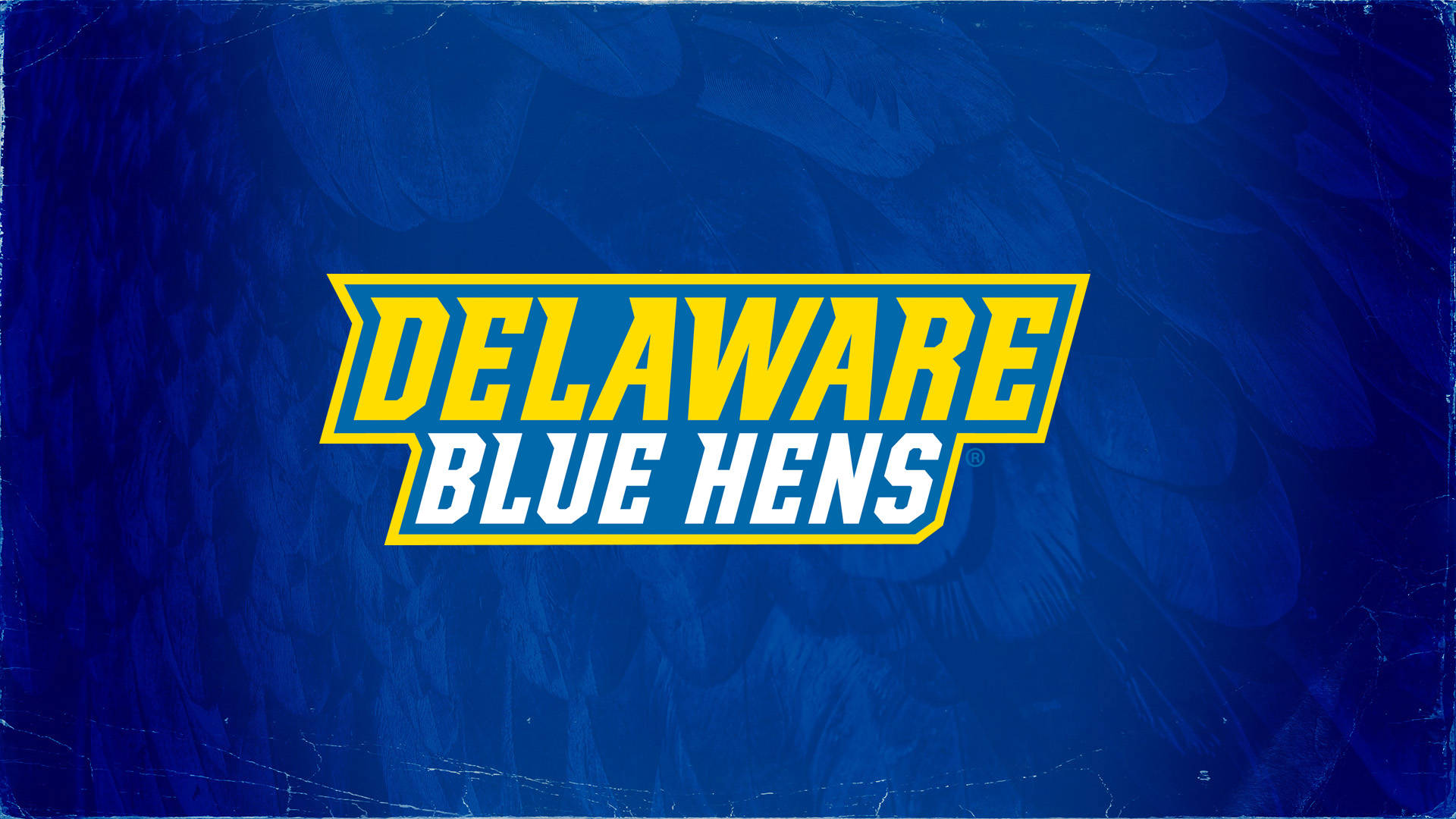 藍色 桌布 壁紙 — 大膽的黃色和白色「Delaware Blue Hens」標誌在帶有羽毛狀圖案的紋理深藍色背景上脫穎而出。