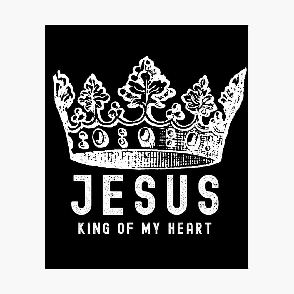 Jesus Is King 桌布 壁紙 — 大膽的黑白圖形，華麗的皇冠上方有磨損字體的「JESUS KING OF MY HEART」文字。