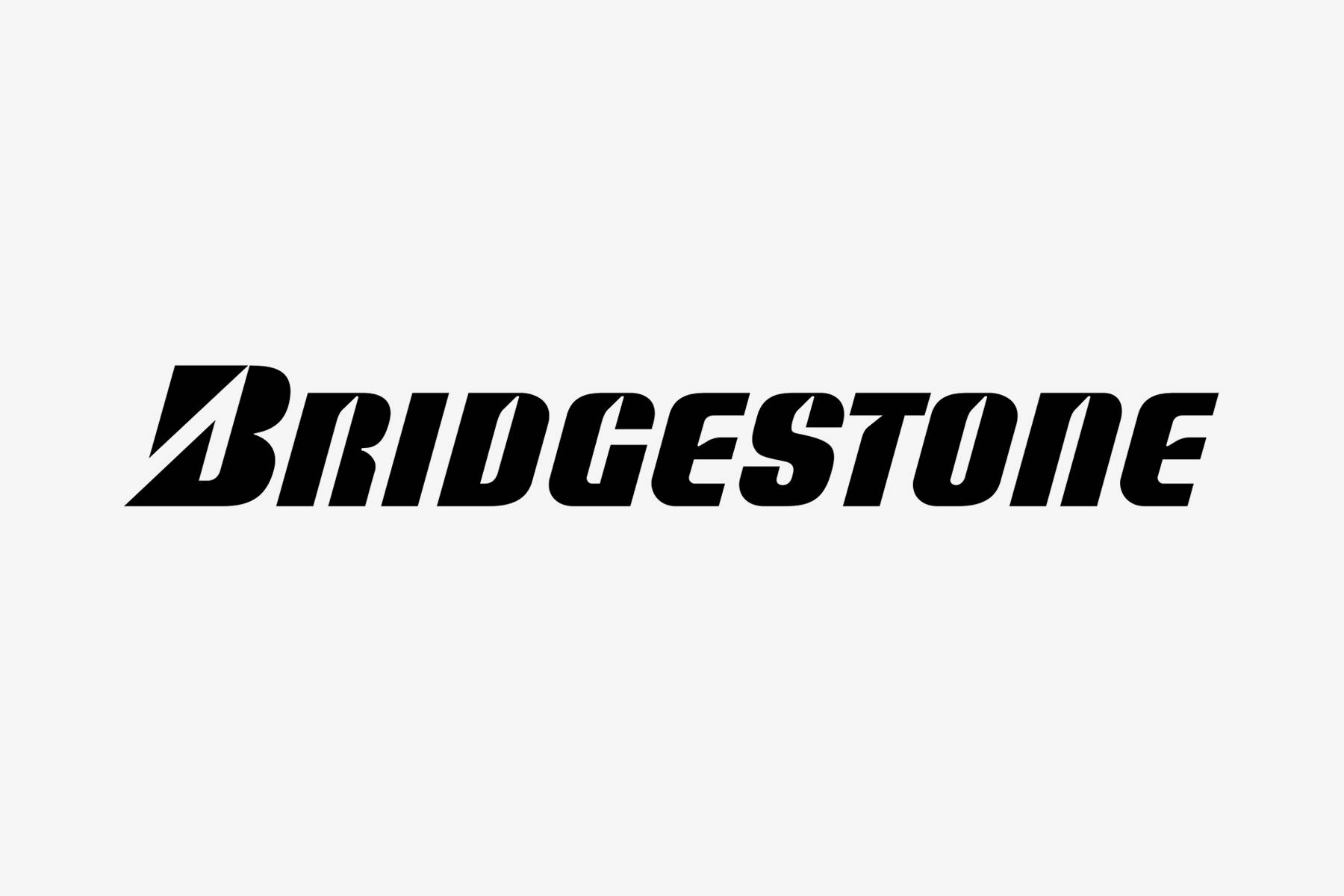 標誌 桌布 壁紙 — 大膽的黑色Bridgestone標誌居中在純淺灰色背景上。