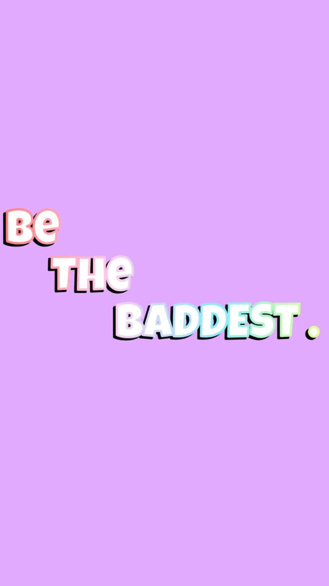 桌布 壁紙 — 大膽色彩繽紛的3D文字在純色薰衣草背景上顯示「be the baddest」。