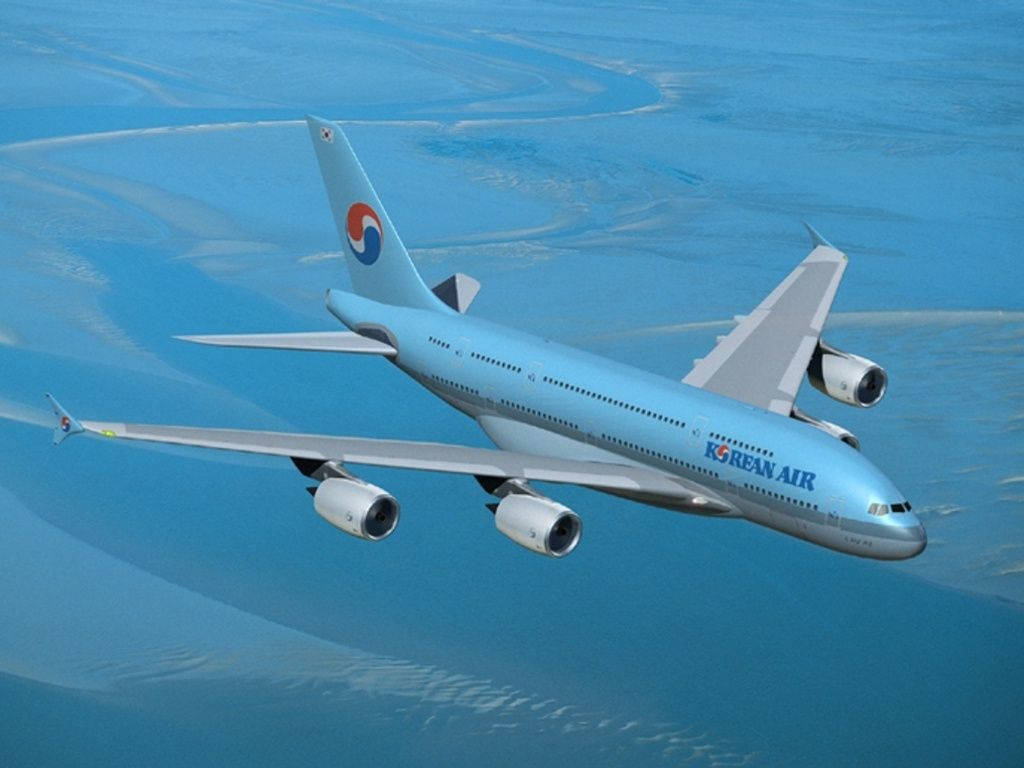 風景 桌布 壁紙 — 大韓航空的空中巴士A340在廣闊的藍色海洋上空優雅翱翔，下方有蜿蜒的白色沙洲。