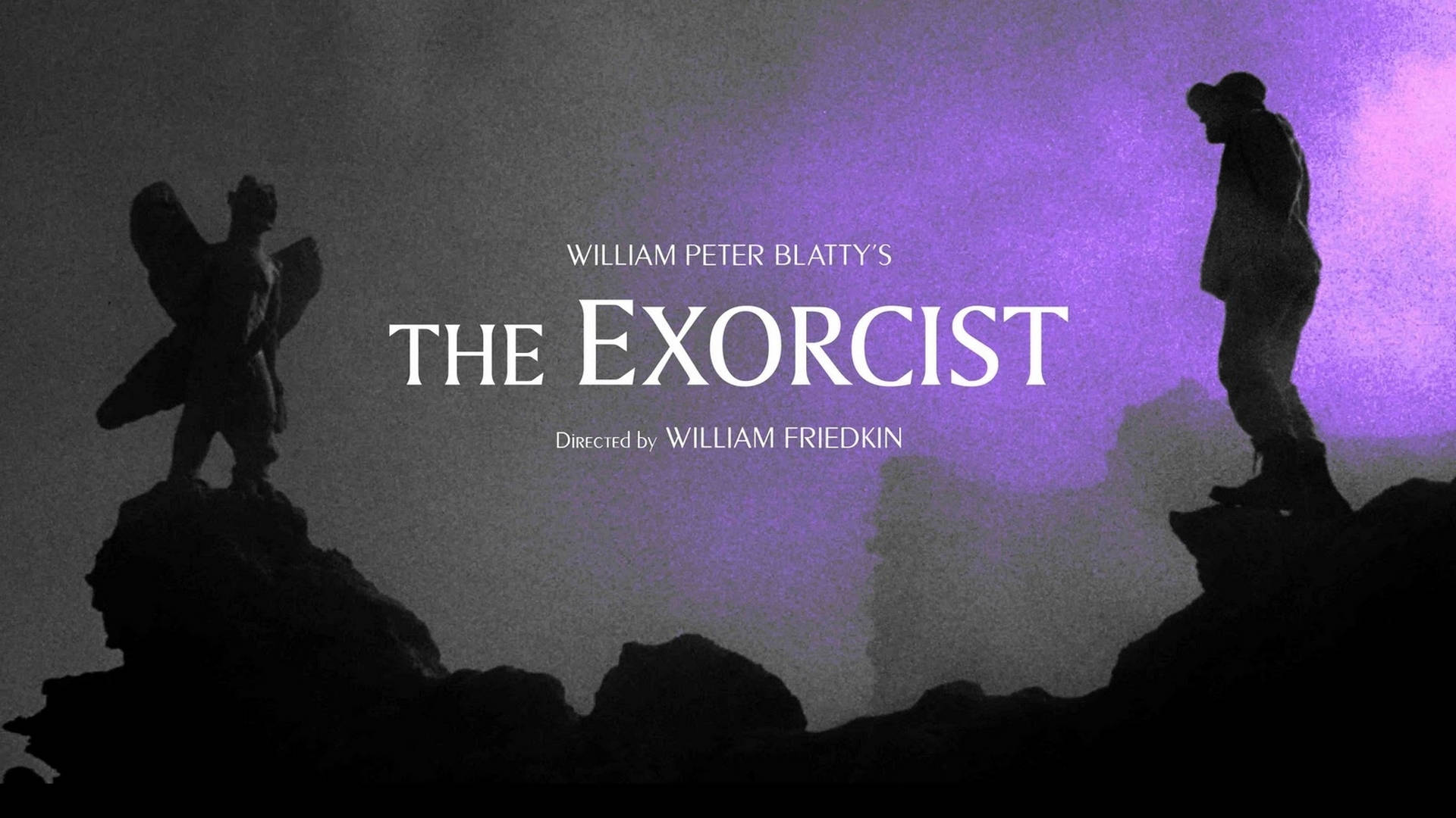 Exorcist 桌布 壁紙 — 天使與惡魔雕像的剪影在紫色天空下對峙，並帶有電影標題文字。