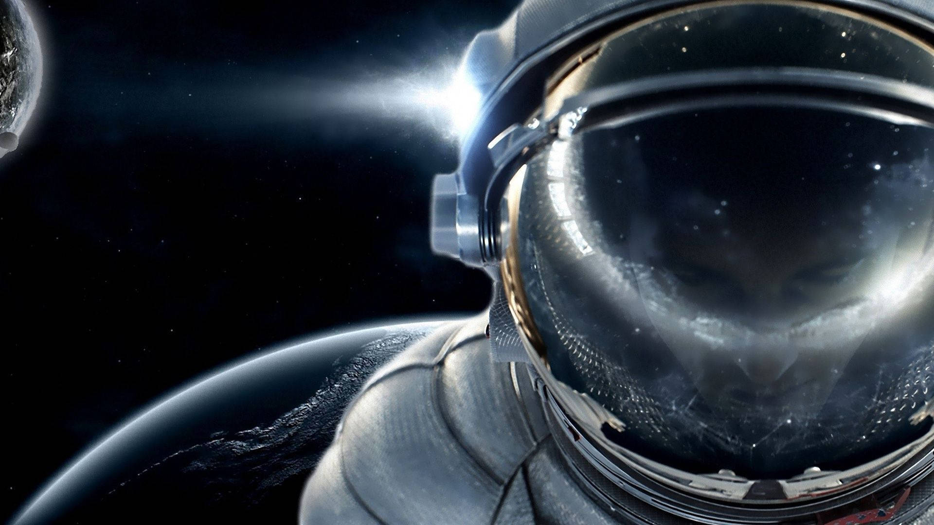 astronaut aesthetic 桌布 壁紙 — 太空人頭盔的特寫，反射出星星、一顆行星和明亮的太陽，背景是宇宙。