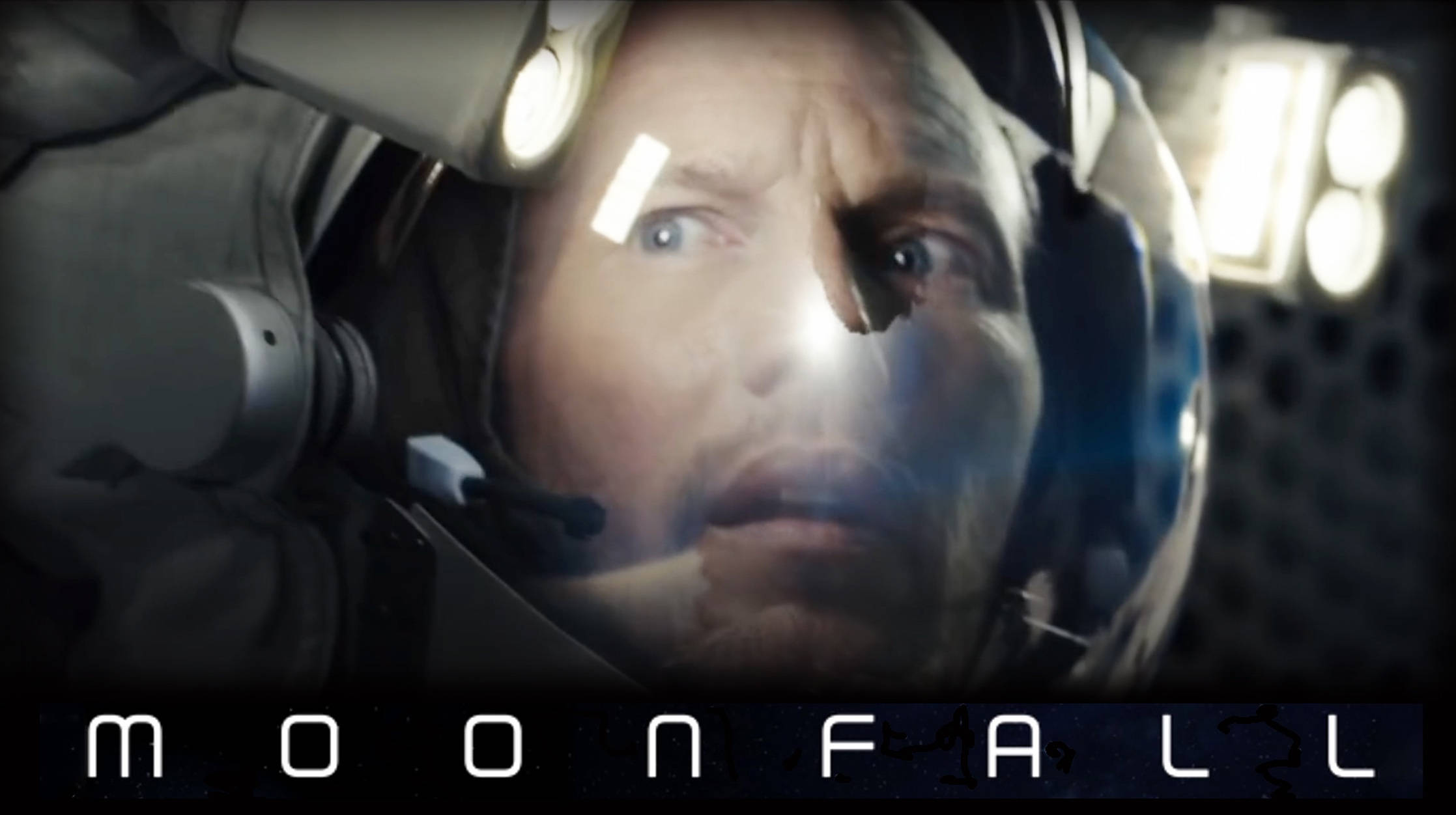 Moonfall 桌布 壁紙 — 太空船內一名戴著頭盔、驚恐萬分的太空人特寫，發光的燈光反射在面罩上。