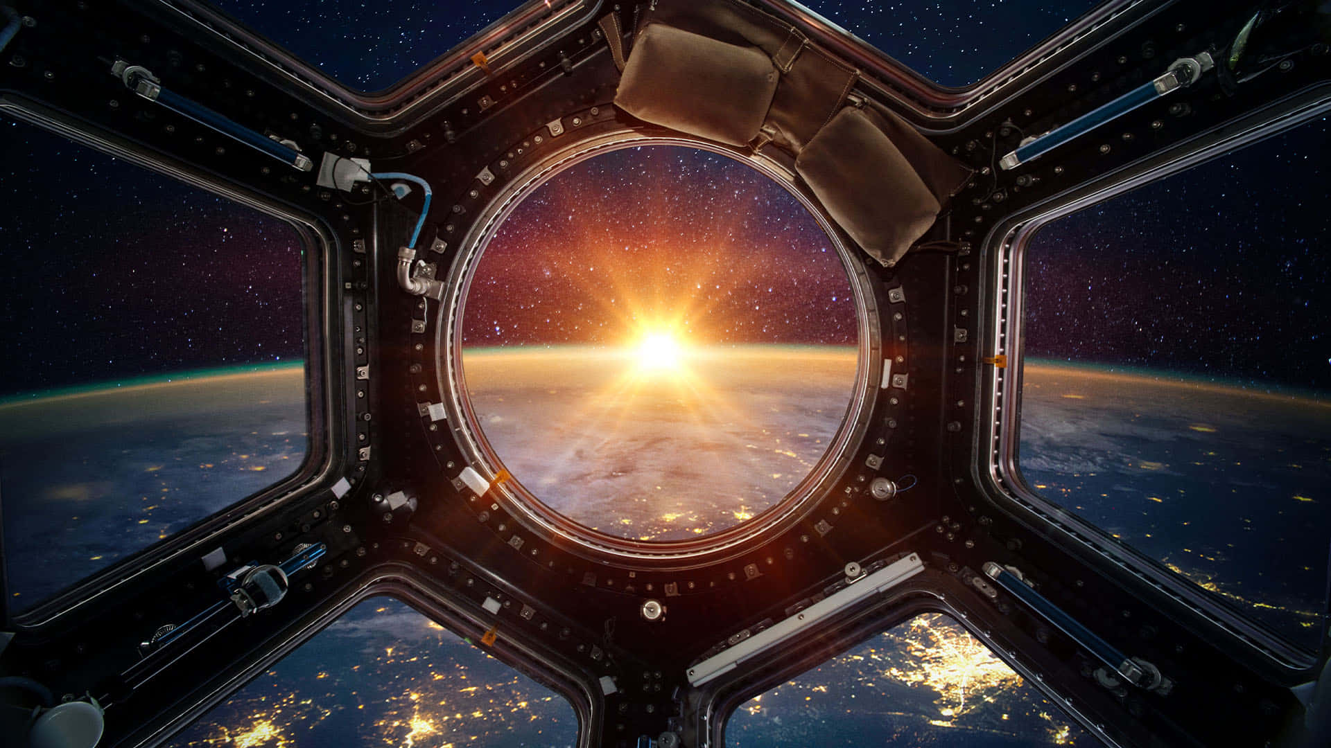 Outerspace 桌布 壁紙 — 太空船艙框住了地球彎曲地平線上壯麗的日出，下方城市燈光閃爍。