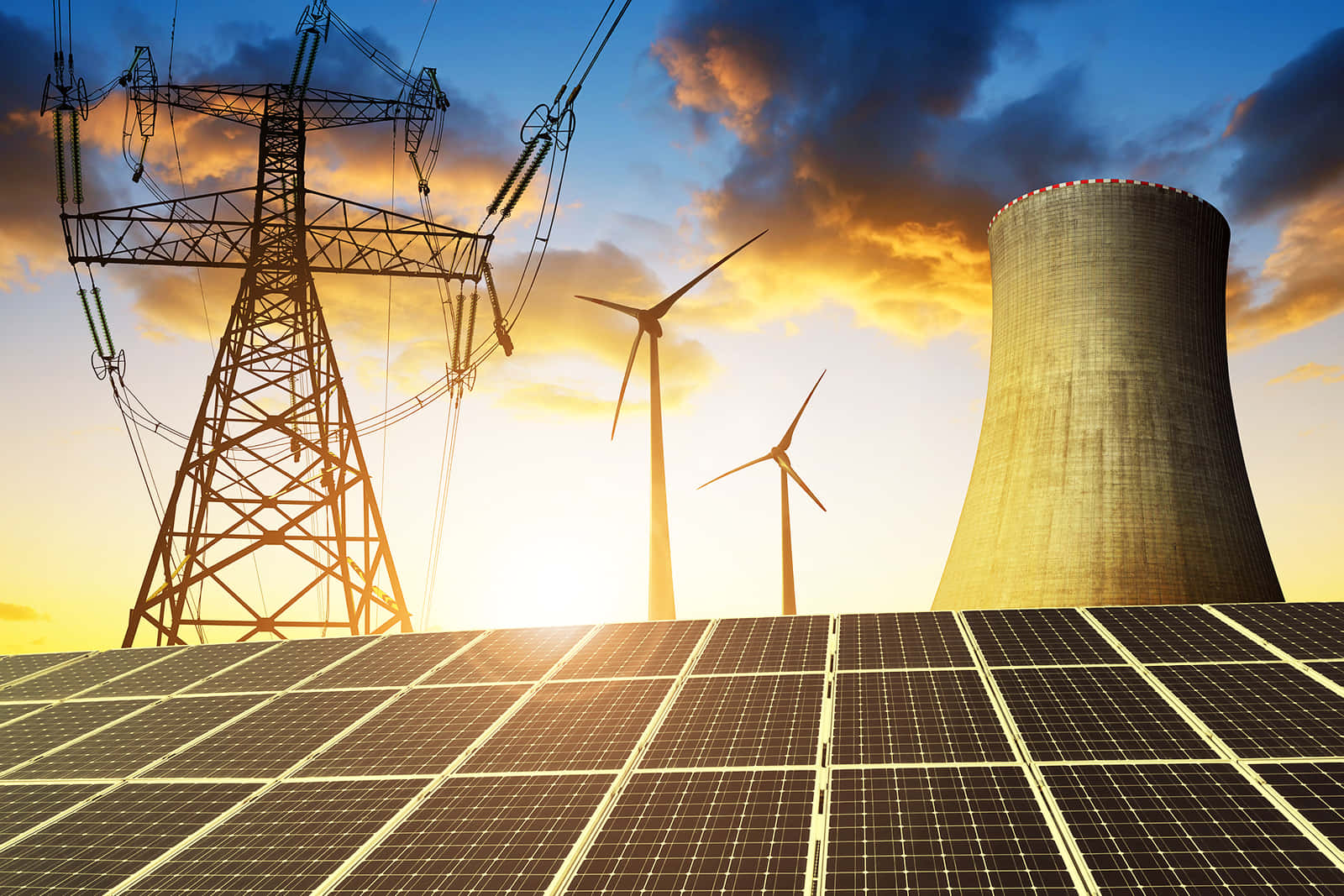 Energy 桌布 壁紙 — 太陽能板、風力渦輪機和核冷卻塔在戲劇性的日落天空下矗立。