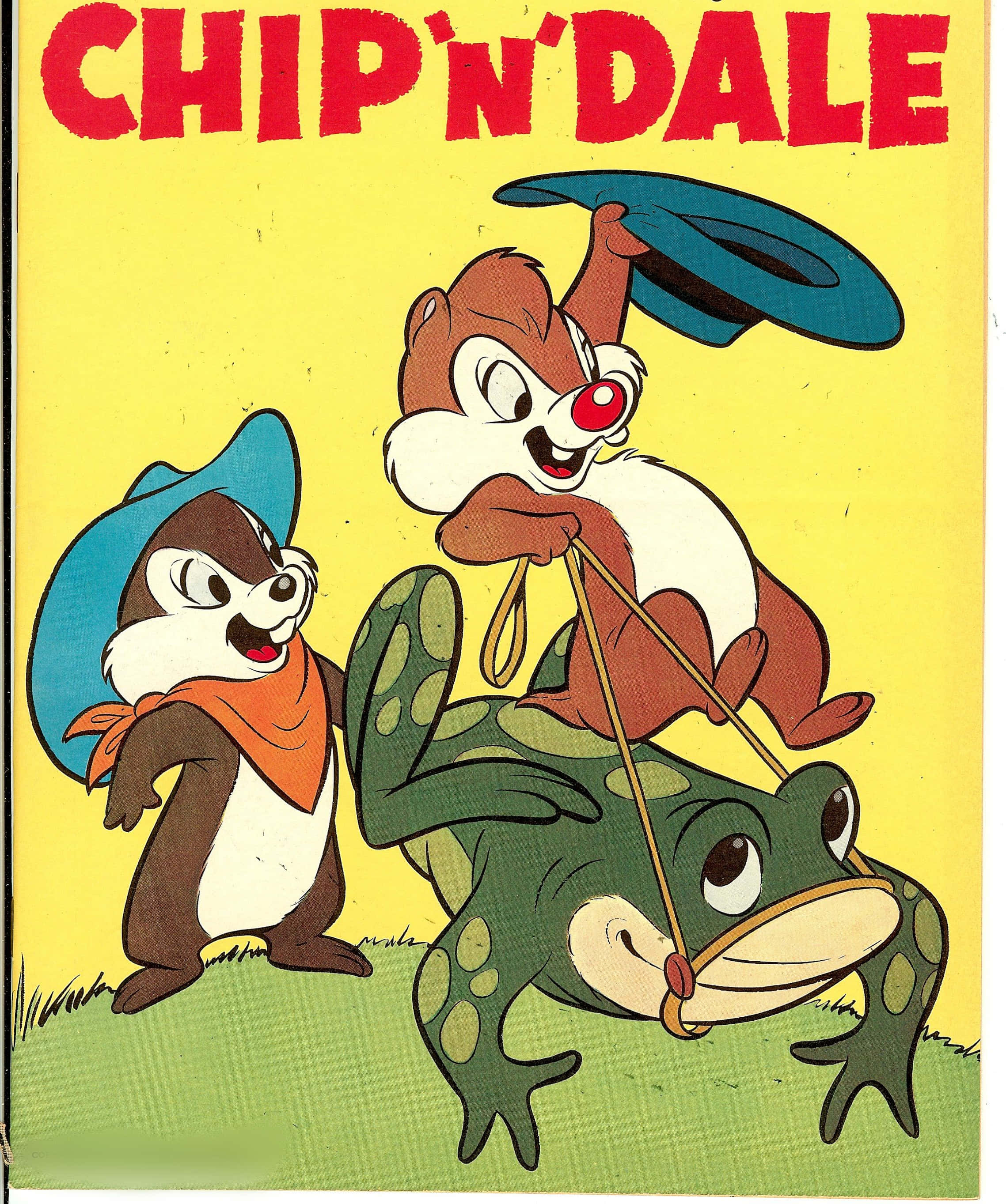 Chip N Dale 桌布 壁紙 — 奇奇和蒂蒂以經典卡通風格，在明亮的黃色背景上快樂地騎著一隻微笑的綠色青蛙。