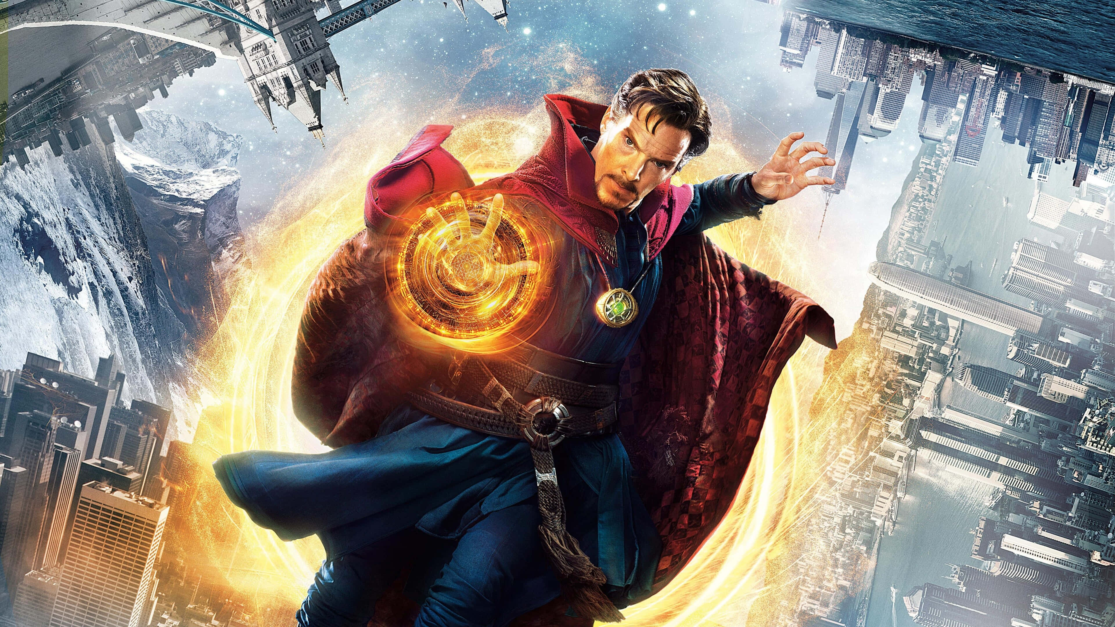 4K Marvel 壁紙 桌布 壁紙 — 奇異博士在一個旋轉的金色能量球中懸浮，下方是斷裂的城市景觀，摩天大樓倒置。