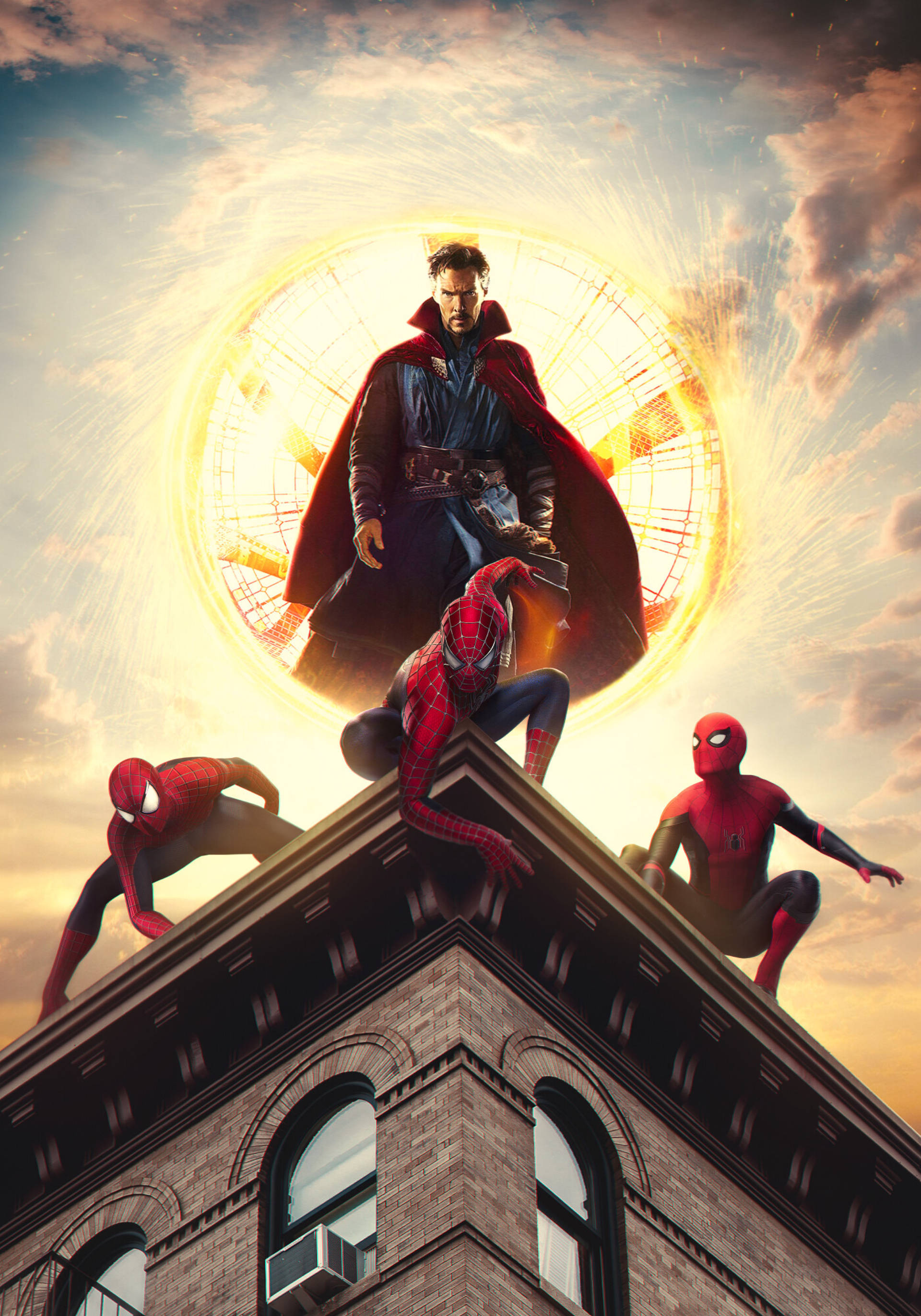 Spider Man No Way Home 桌布 壁紙 — 奇異博士站在一座建築物頂上，身後有一個發光的魔法傳送門，三個蜘蛛人蹲在屋頂邊緣。