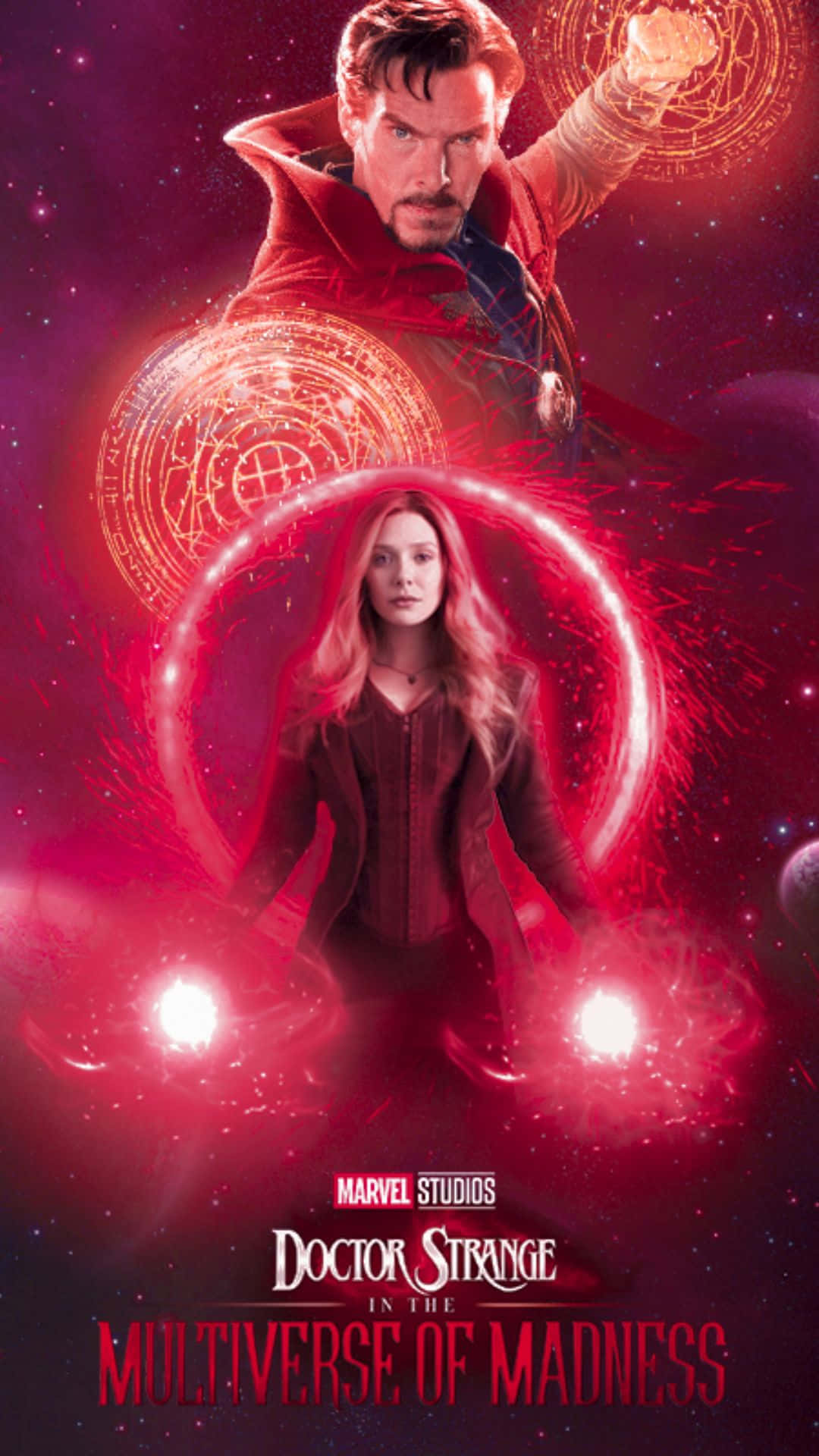 Dr Strange 桌布 壁紙 — 奇異博士與緋紅女巫站在旋轉的紅色魔法與宇宙能量之中，背景是繁星點點的虛空。