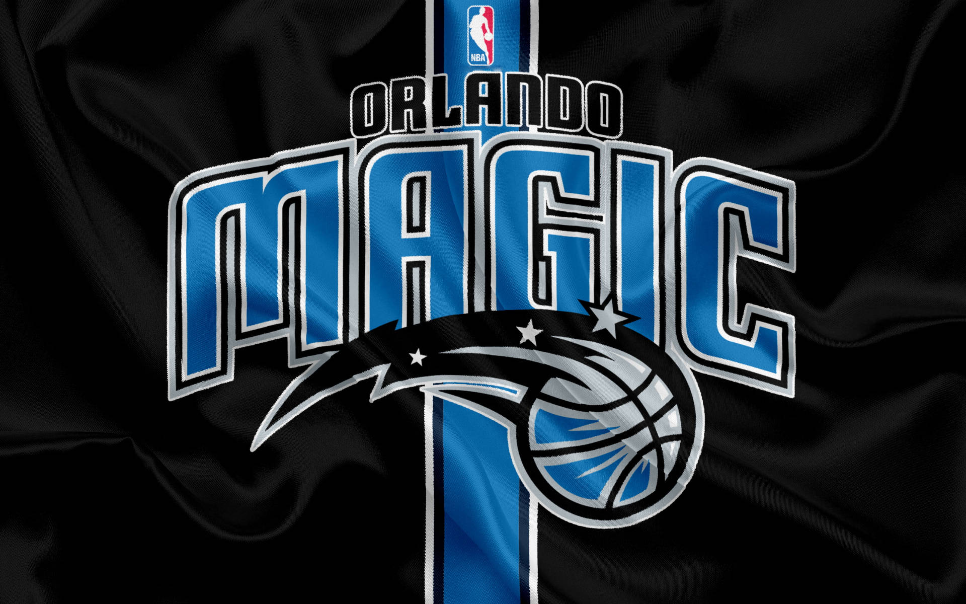 Orlando 桌布 壁紙 — 奧蘭多魔術隊NBA標誌在飄逸的黑色緞面旗幟上閃耀著大膽的藍色和銀色。
