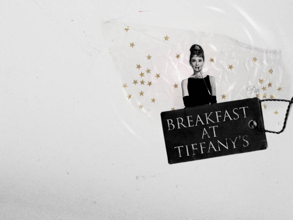 Tiffany's 桌布 壁紙 — 奧黛麗·赫本在《第凡內早餐》中飾演荷莉·葛萊特利的黑白照片，以星形塑膠袋和復古標籤框起。