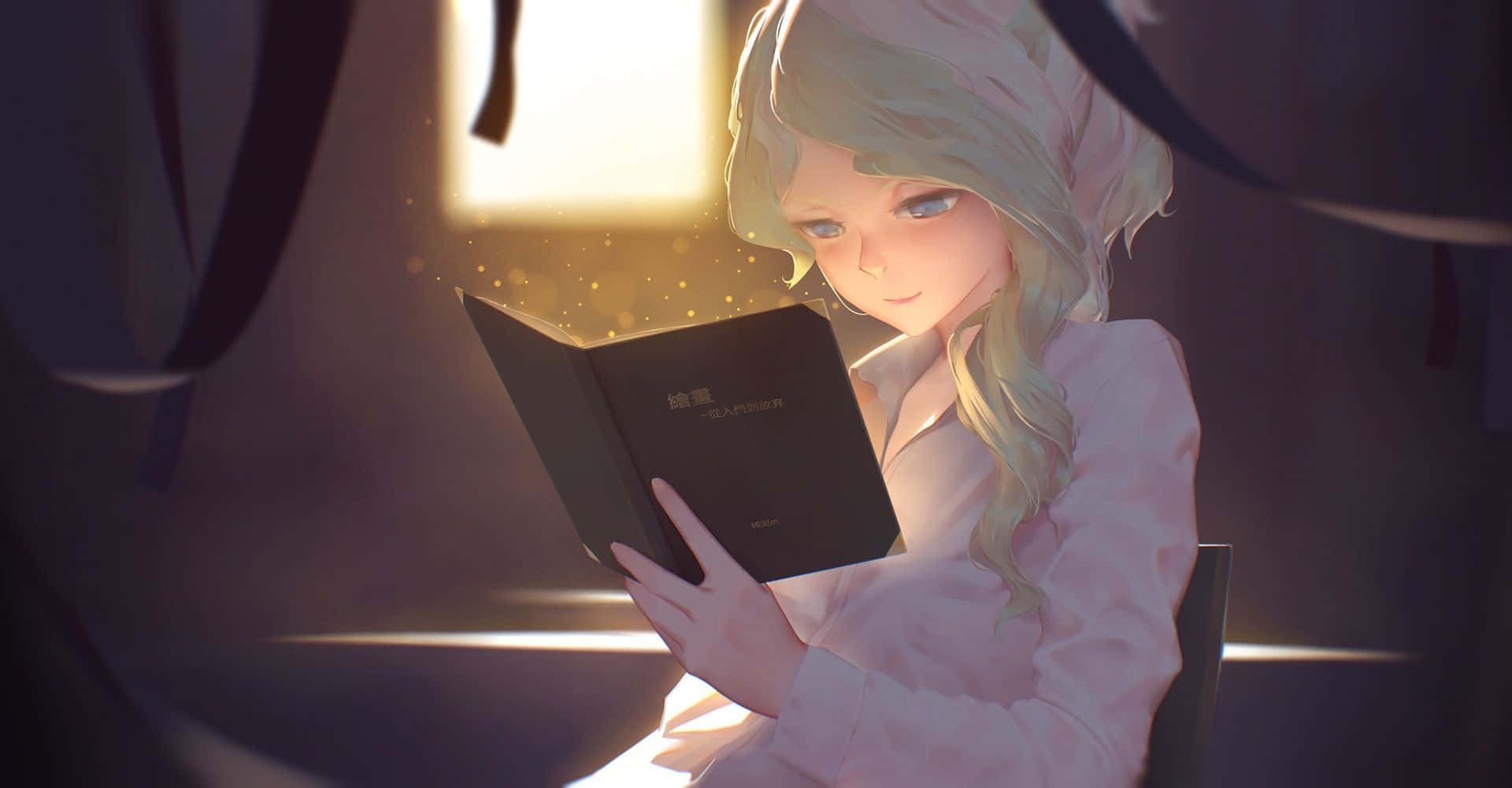 女孩在暗室中閱讀一本書 壁紙