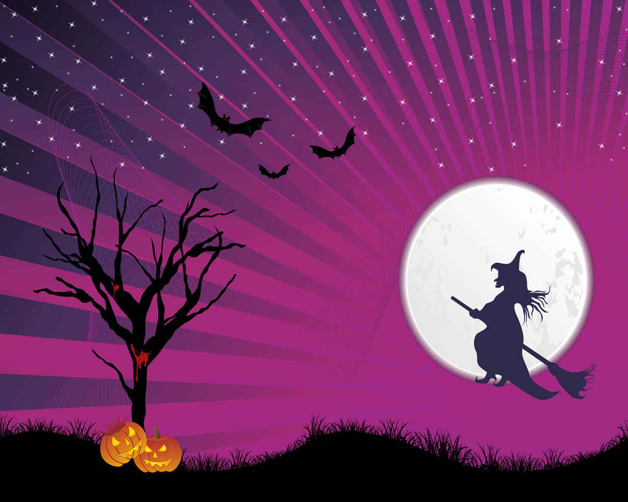 Purple Halloween 桌布 壁紙 — 女巫騎著掃帚飛過滿月，蝙蝠和南瓜燈在繁星點點的紫色天空下。