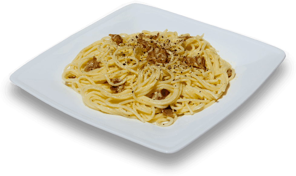 Pasta 桌布 壁紙 — 奶油卡邦尼意粉搭配酥脆培根和黑胡椒，盛裝在白色方形盤子上，以黑色背景呈現。