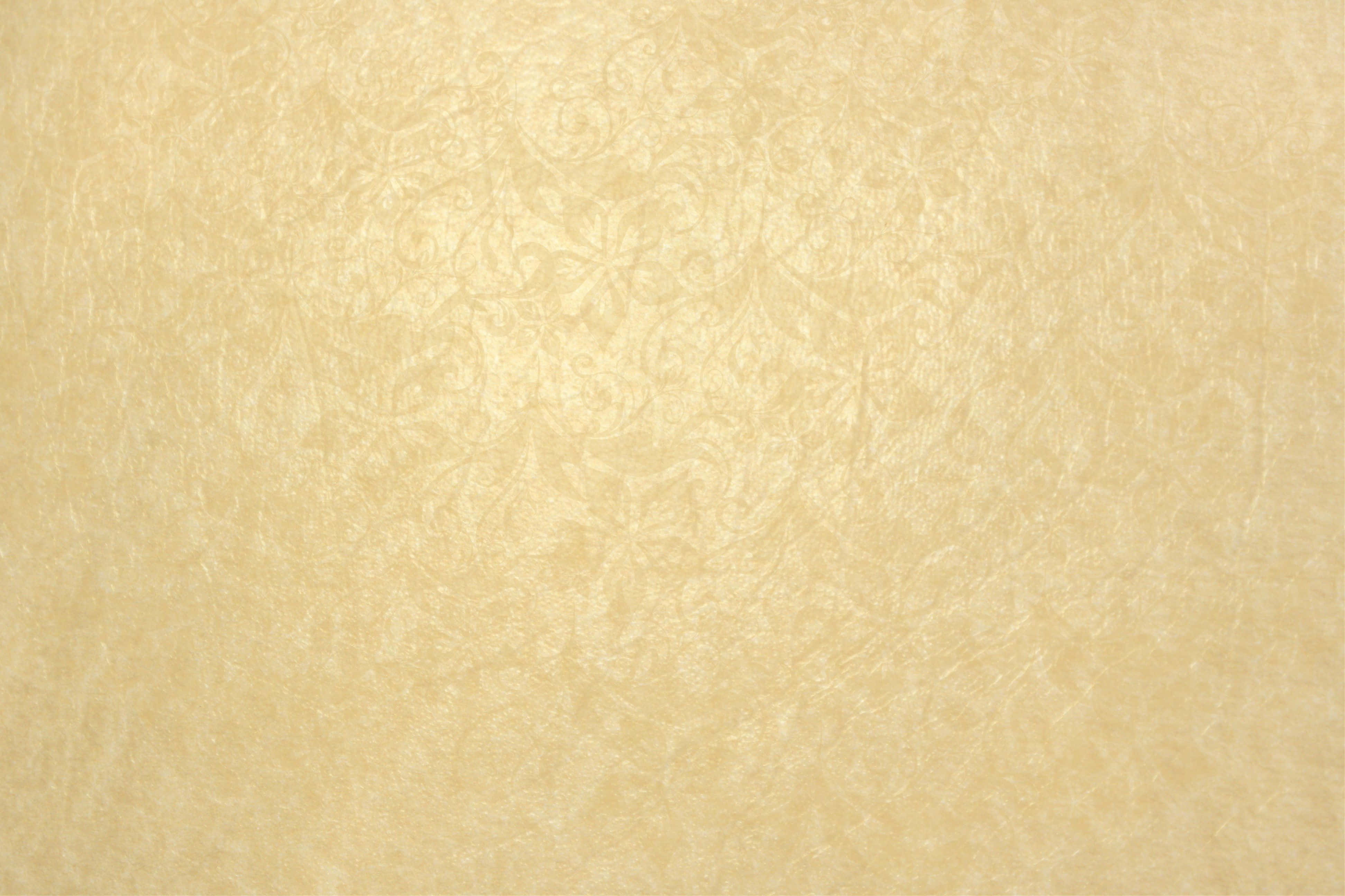 Cream Color 桌布 壁紙 — 奶油米色壁紙的特寫，帶有細膩的壓花花卉圖案和柔軟質感。