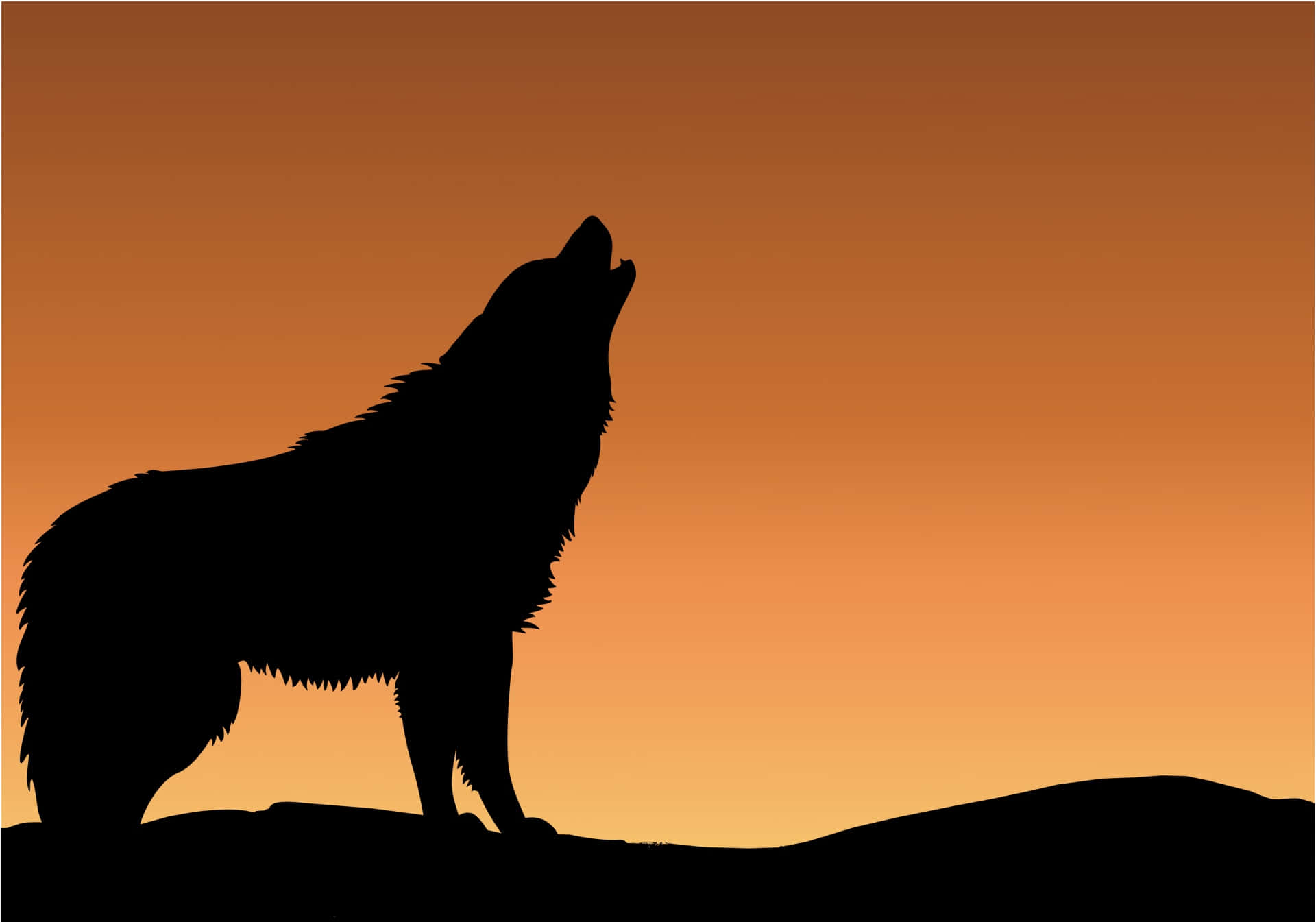 Howling Wolf 桌布 壁紙 — 孤獨的狼剪影在溫暖漸變的日落天空下，對著連綿起伏的山丘嚎叫。