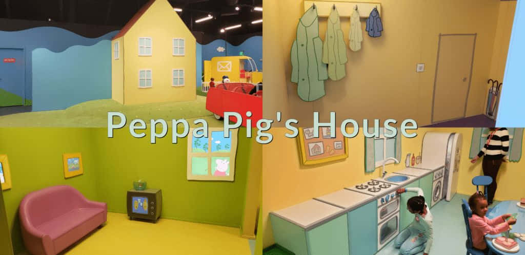 Peppa Pig Family 桌布 壁紙 — 孩子們在色彩繽紛的Peppa Pig主題室內遊戲屋中玩耍，設有卡通屋牆、廚房和客廳家具。