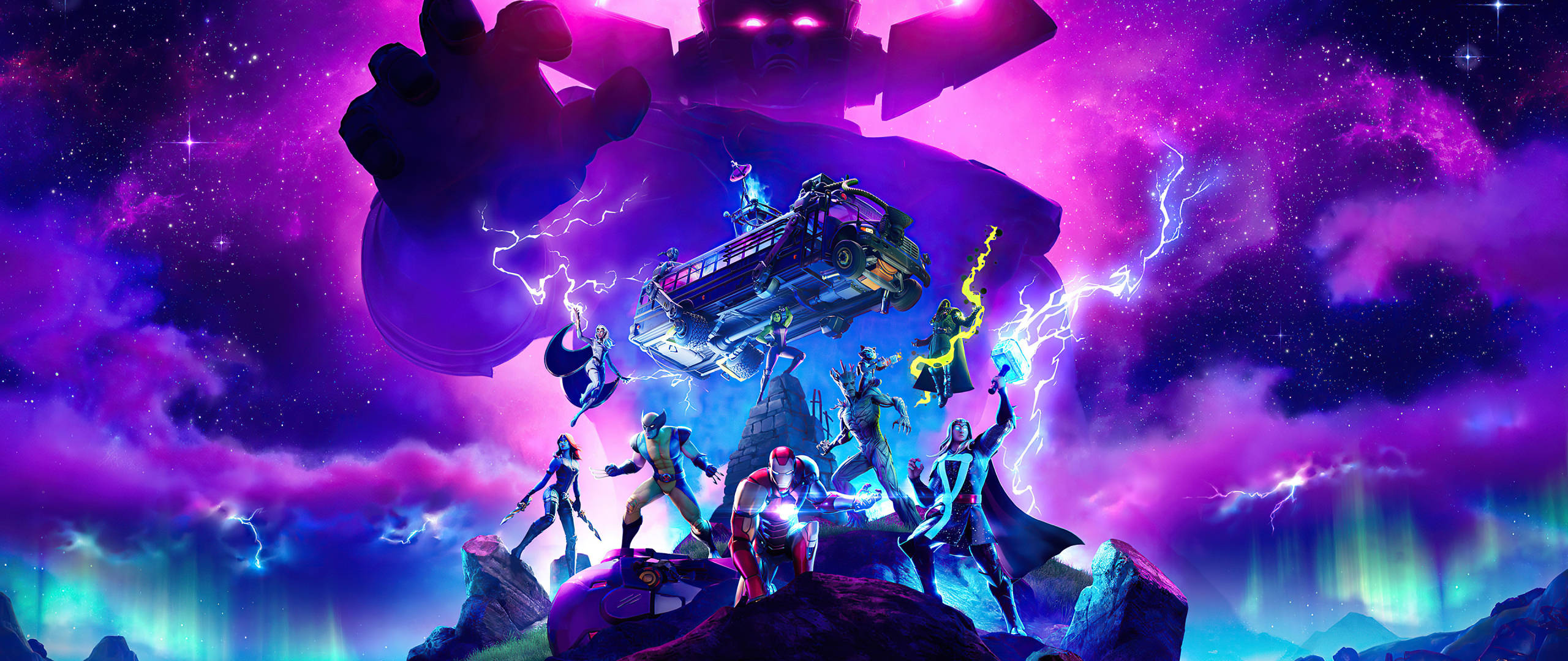 Fortnite 桌布 壁紙 — 宇宙戰鬥場景，超級英雄在岩石地形上，在充滿活力的紫色和藍色星空下，伴隨著閃電。