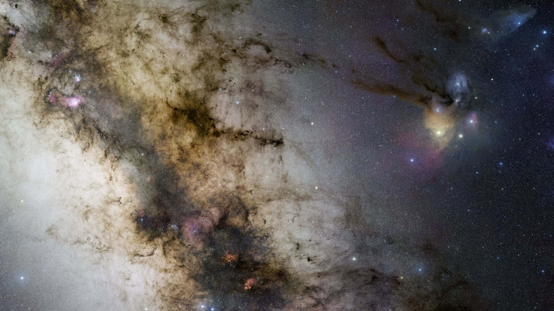 Stars 桌布 壁紙 — 宇宙星雲在星場背景下，塵雲與發光的粉橙色氣體旋轉翻騰。