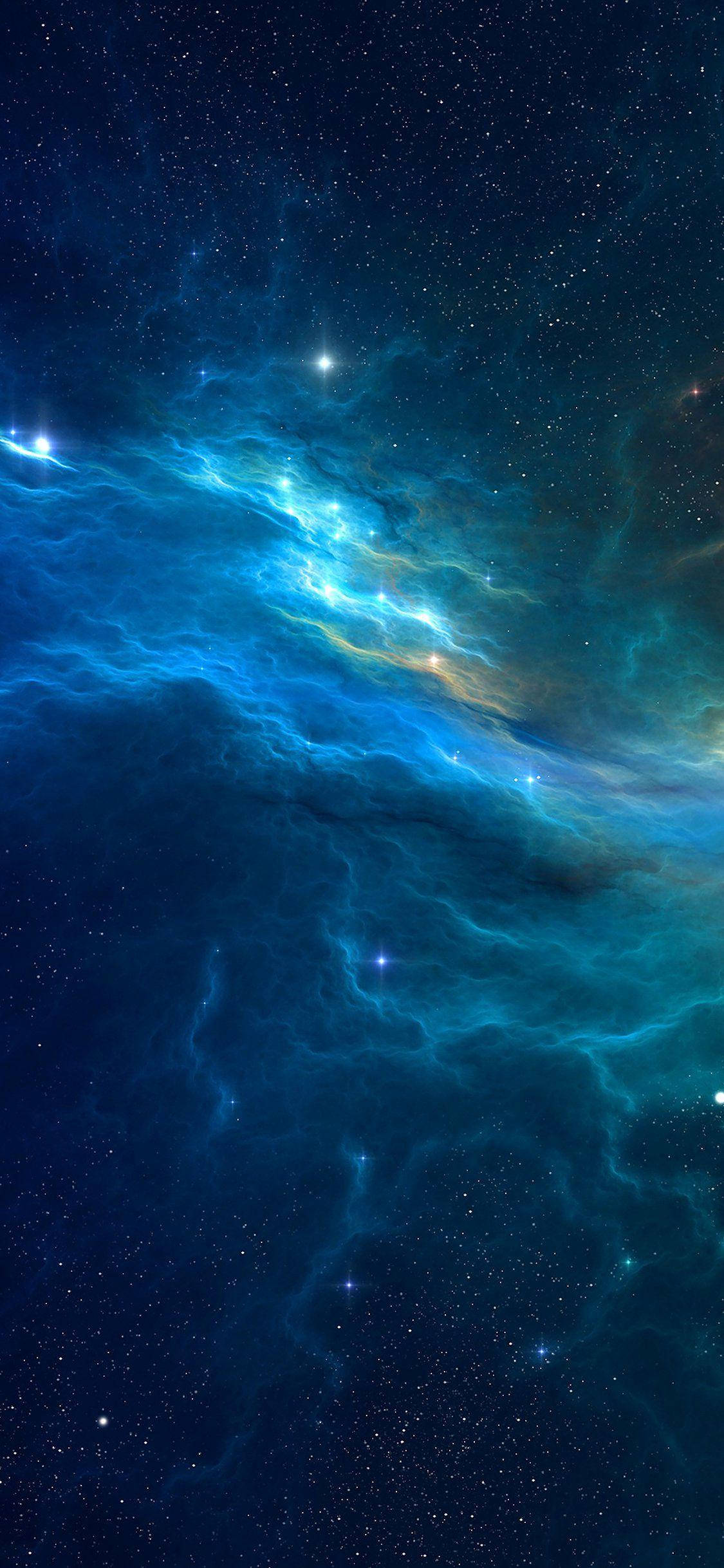 Blue iPhone 桌布 壁紙 — 宇宙星雲在星空背景下以鮮豔的藍色和青色旋轉，散發著天體能量。