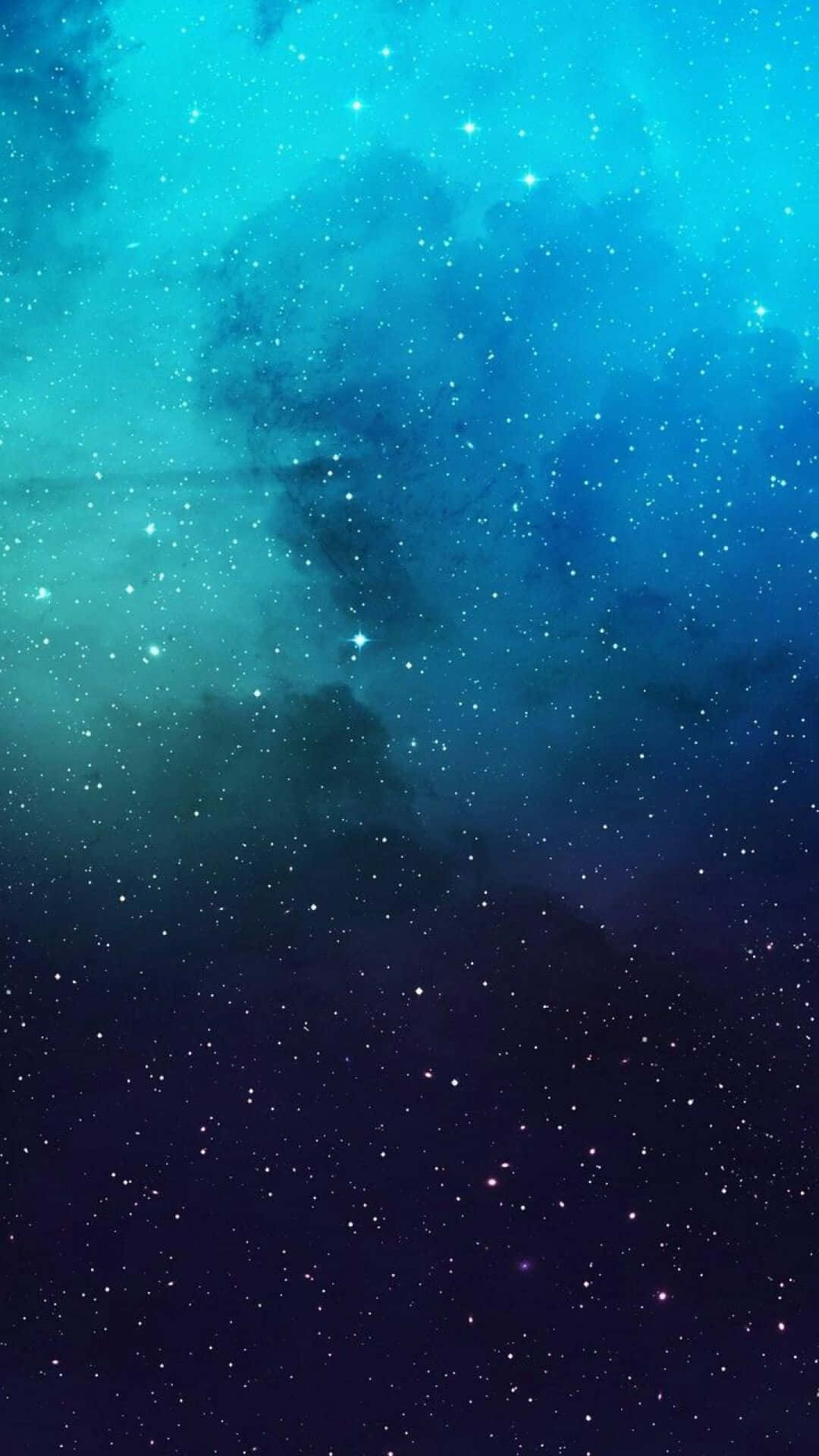  壁紙 — 宇宙星雲在深藍色和藍綠色中旋轉，點綴著閃爍的星星，映襯著黑暗的虛空。