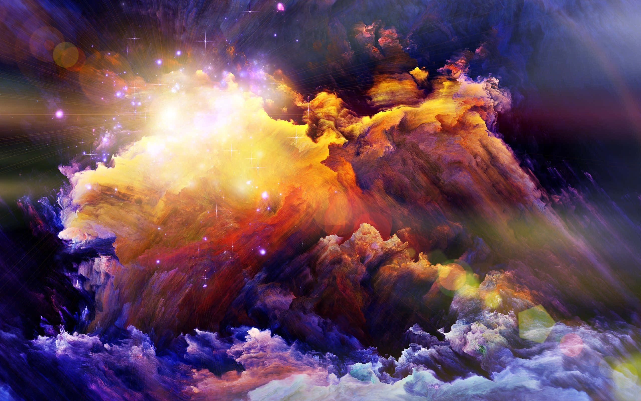 奇幻藝術 桌布 壁紙 — 宇宙星雲在黑暗的星空背景下爆發金色橙色光芒，伴隨著旋轉的紫色和藍色雲層。