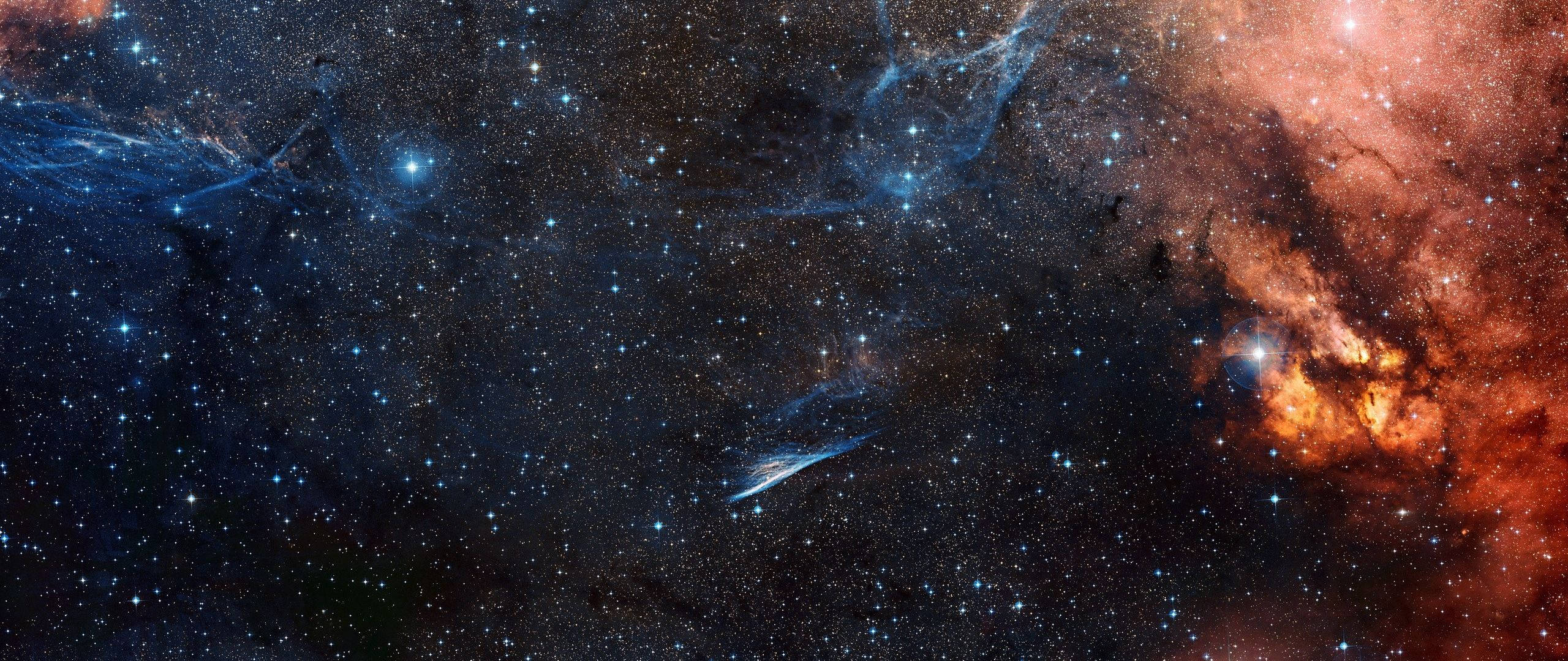 銀河 桌布 壁紙 — 宇宙景觀，發光的星雲和恆星，彗星劃過深空。