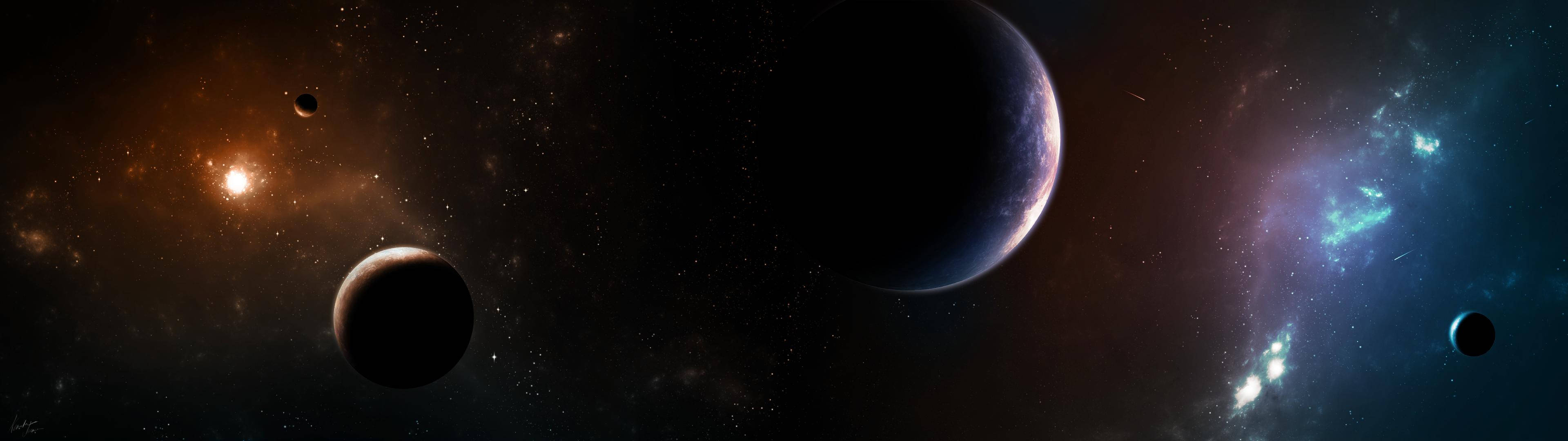 Dual 桌布 壁紙 — 宇宙景觀，行星和恆星在黑暗星雲背景下，帶有發光的橙色和藍色雲層。