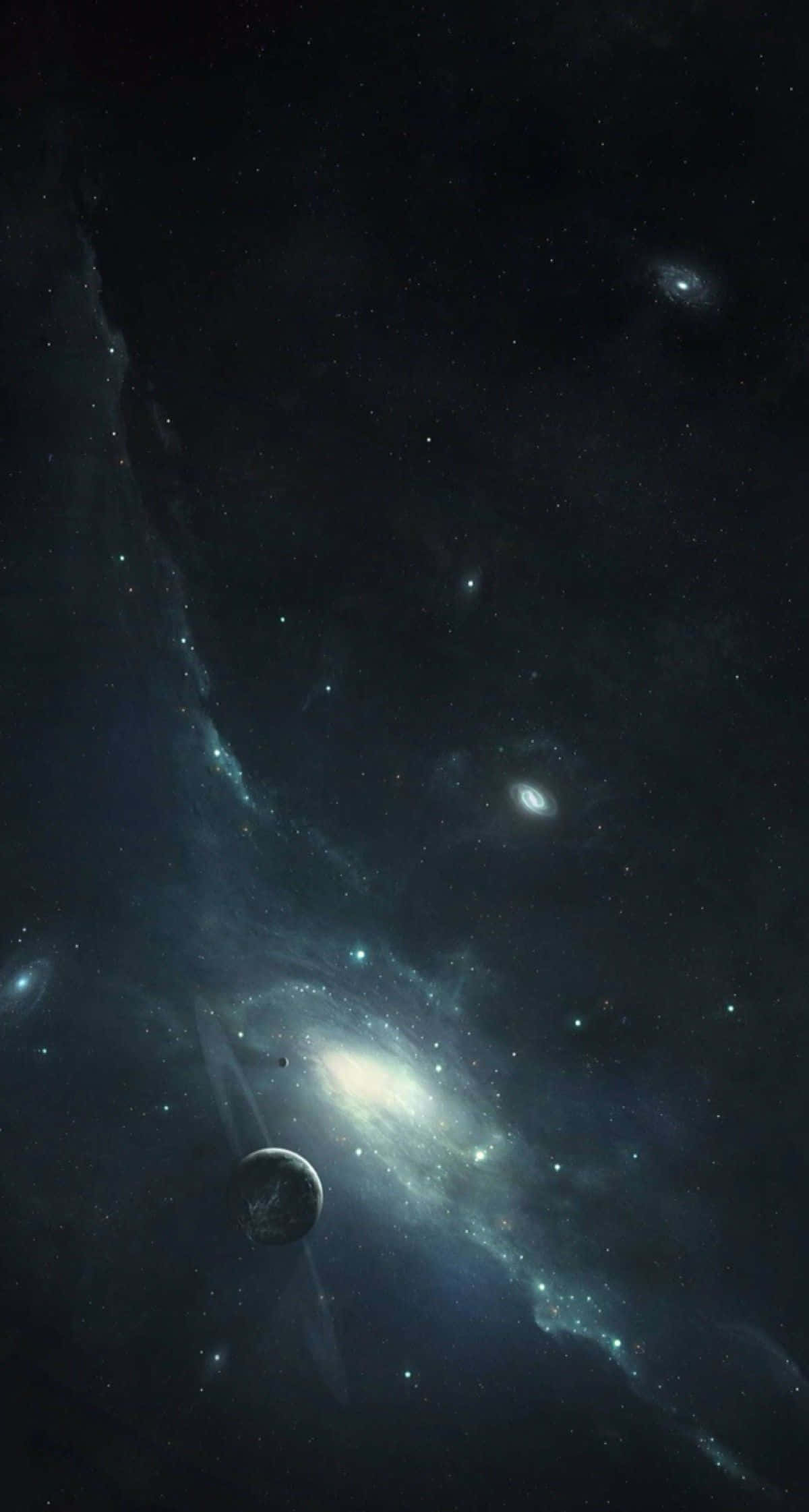 外太空 桌布 壁紙 — 宇宙景觀展現了一個發光的螺旋星系，旋轉著藍色和白色的星雲，背景是星場，前景有一顆行星。