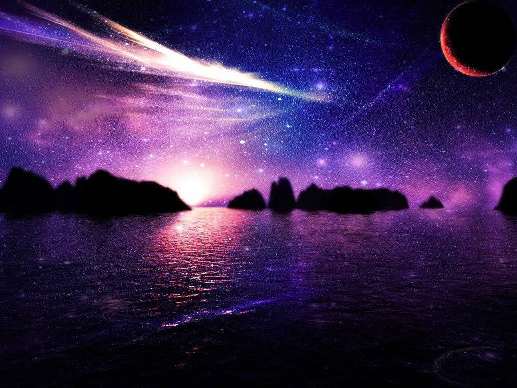 銀河 桌布 壁紙 — 宇宙暮色場景，紫色星雲在黑暗的水面和剪影岩石上發光，星空下有一顆紅色行星。