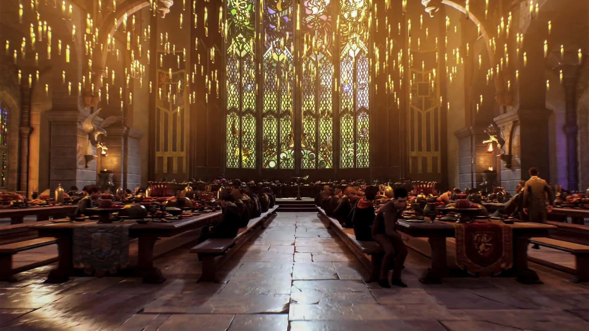 The Hogwarts Great Hall 桌布 壁紙 — 宏偉的中世紀大禮堂，學生們坐在長桌旁，上方有層疊的漂浮蠟燭和彩色玻璃窗。