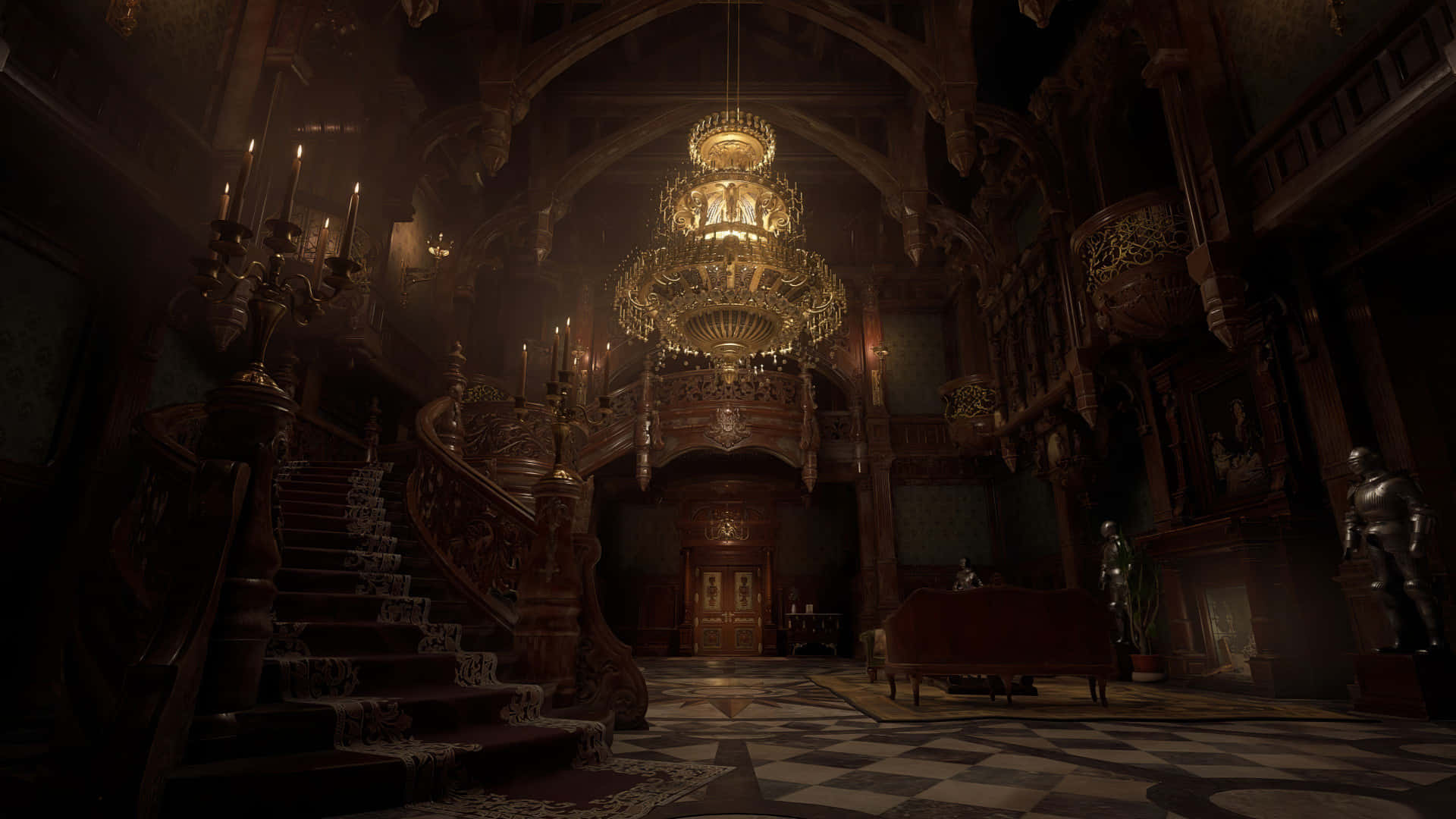 Resident Evil Village 桌布 壁紙 — 宏偉的哥德式豪宅大廳，巨大的吊燈將溫暖的光線投射在華麗的樓梯和棋盤格地板上。