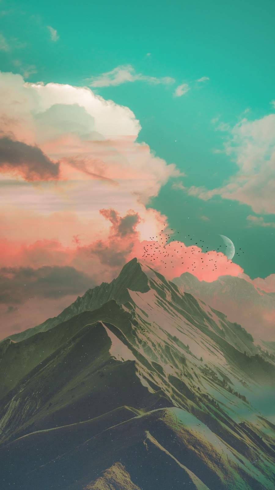 山景 桌布 壁紙 — 宏偉的雪山頂在超現實的天空下升起，天空塗滿了藍綠色和粉紅色的雲彩以及一彎新月。