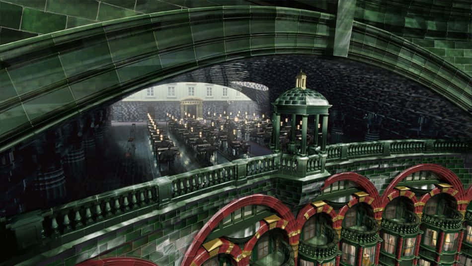 The Ministry Of Magic 桌布 壁紙 — 宏偉華麗的用餐大廳，設有綠色瓷磚拱門、紅色陽台，以及拱形天花板下燭光點點的餐桌。