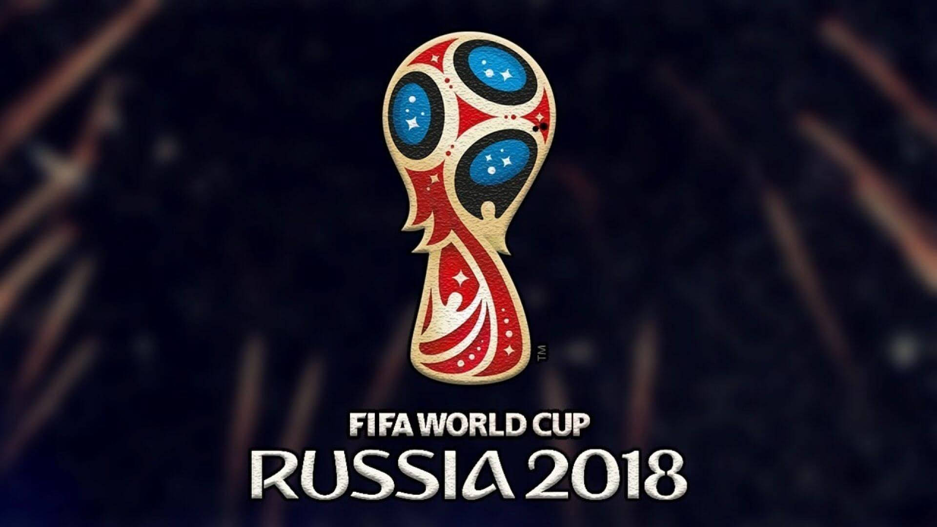 World 桌布 壁紙 — 官方FIFA世界盃俄羅斯2018標誌在黑暗的球場背景下閃耀著紅色、金色和藍色的星星。