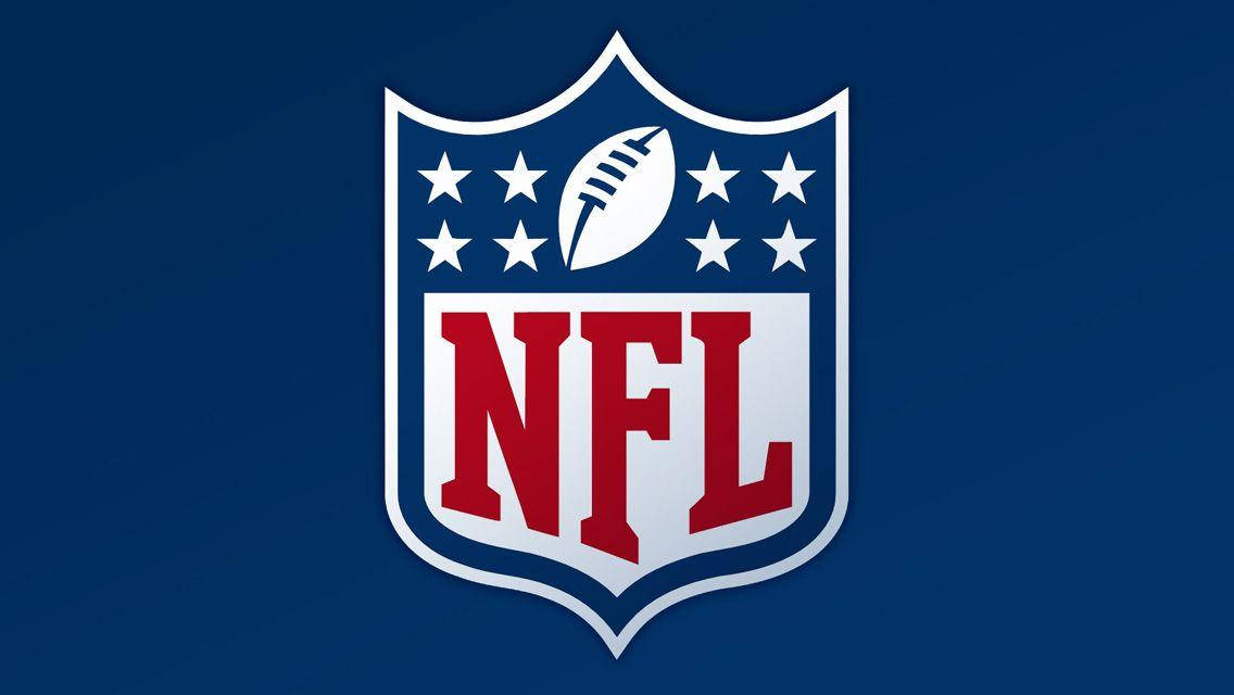 NFL 美式足球 桌布 壁紙 — 官方NFL標誌，以白色、紅色和藍色呈現，置於純海軍藍背景上。