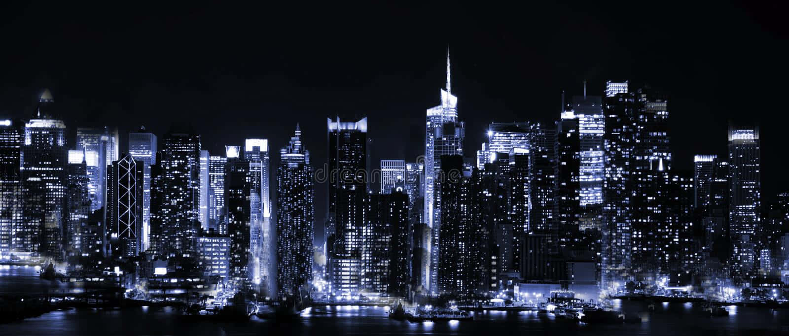 夜景城市 桌布 壁紙 — 密集城市天際線的單色夜景，發光的摩天大樓倒映在黑暗的水面上。