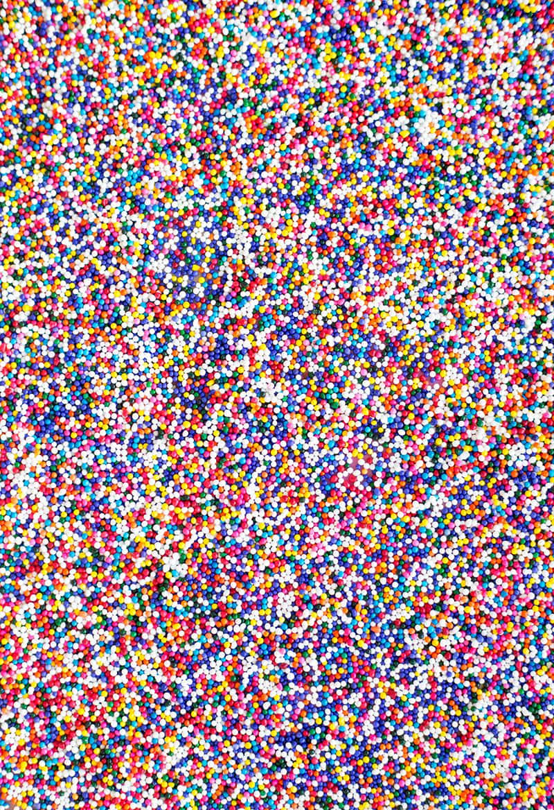 Sprinkle 桌布 壁紙 — 密集的彩色糖粒創造出充滿活力的紋理糖果背景。