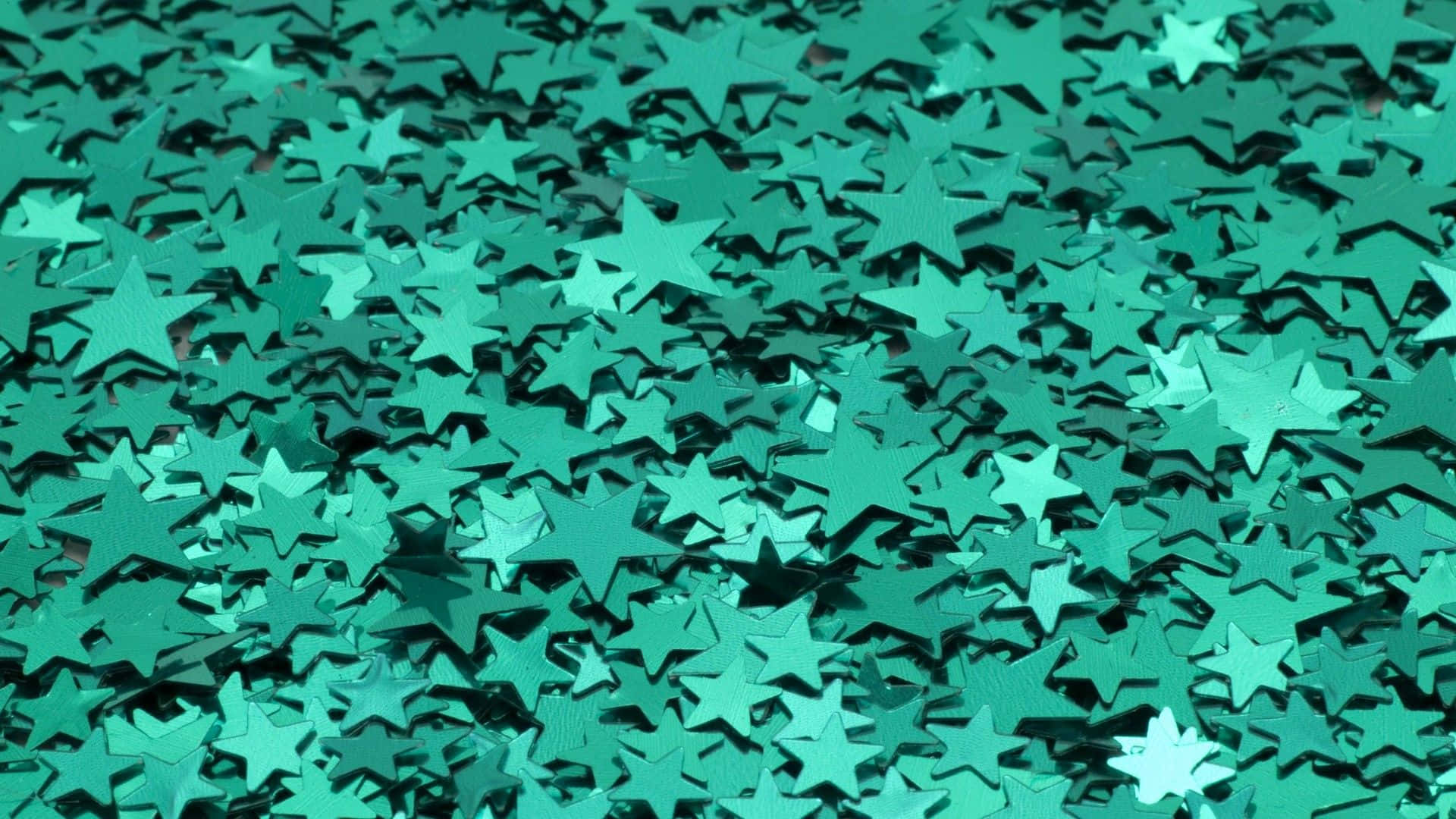 Stars 桌布 壁紙 — 密集的藍綠色星形紙屑，帶有微妙的金屬光澤和不同的方向。