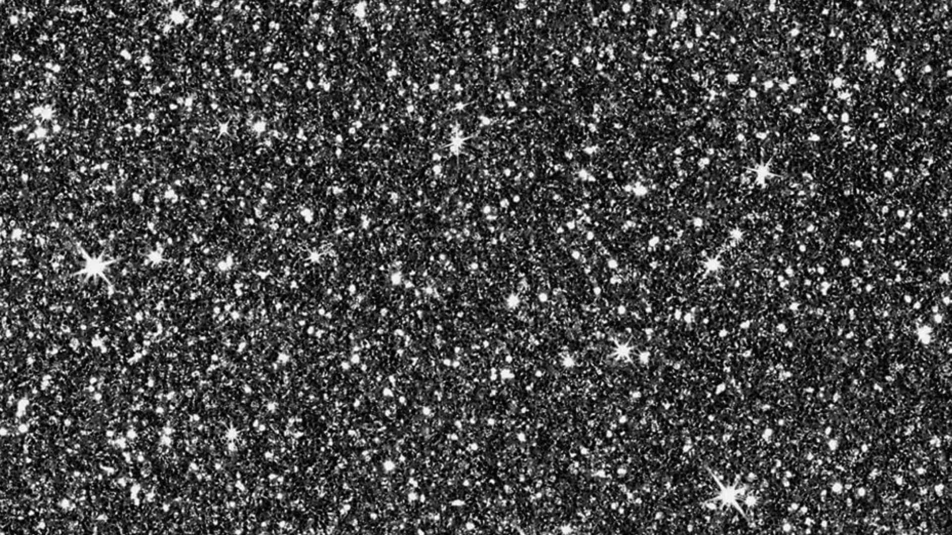 High Resolution Glitter 桌布 壁紙 — 密集的閃爍白色亮粉粒子散落在深色紋理表面上，營造出閃爍的宇宙效果。