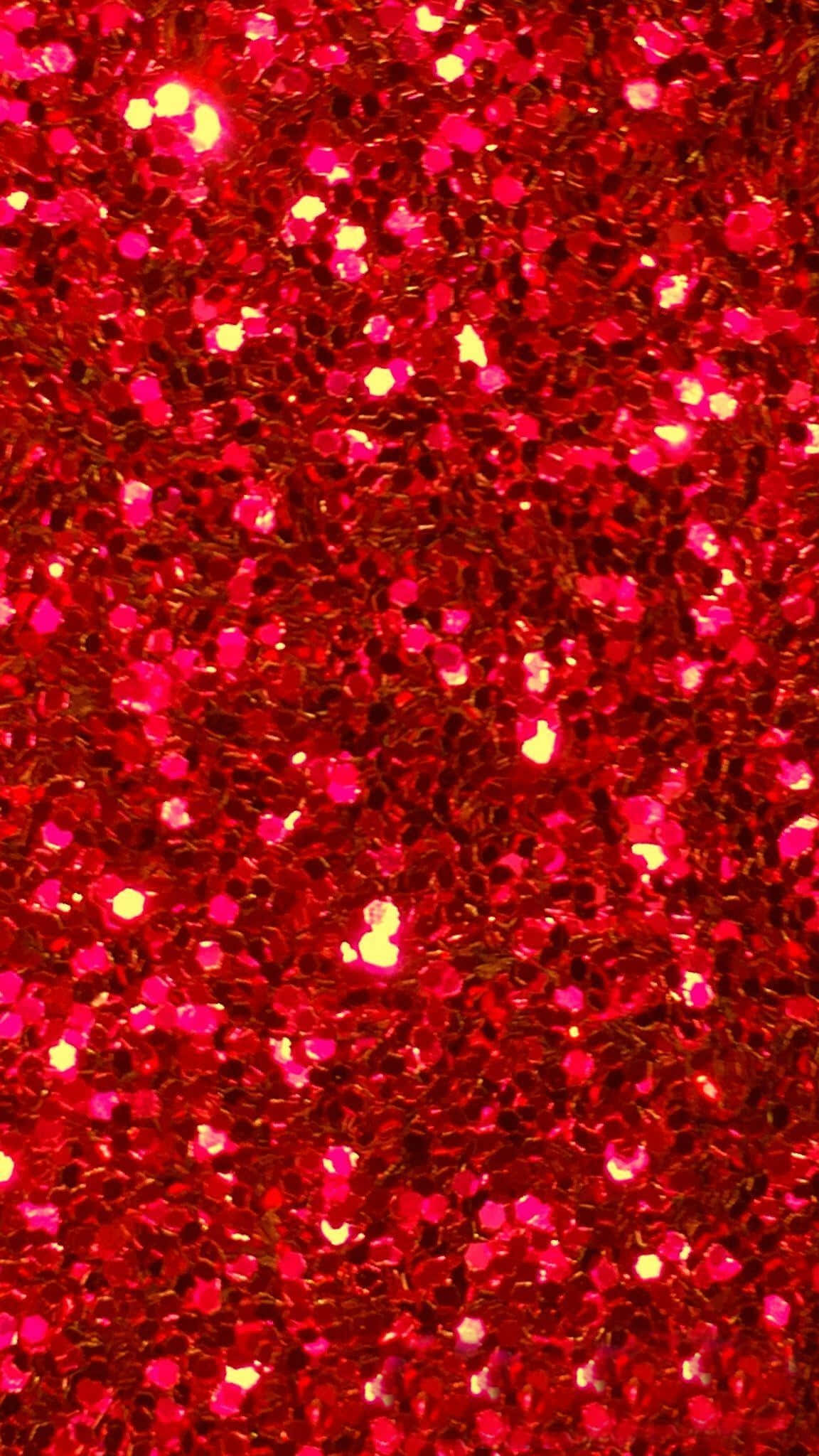 Red Glitter 桌布 壁紙 — 密集的鮮紅色閃粉粒子，捕捉明亮光線，帶有散落的黃色亮點。